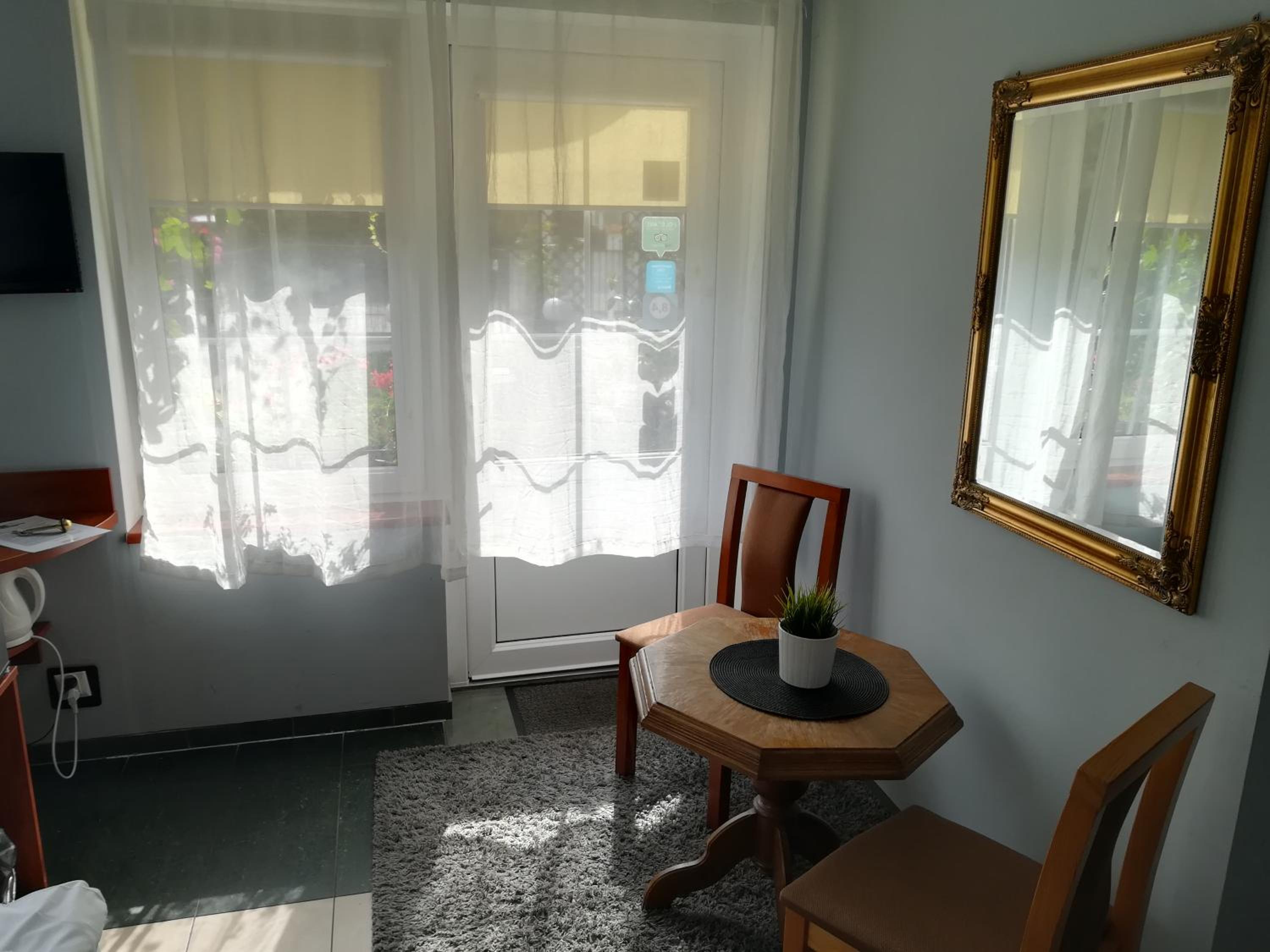 Twin Room with entrance to Garden photo 3