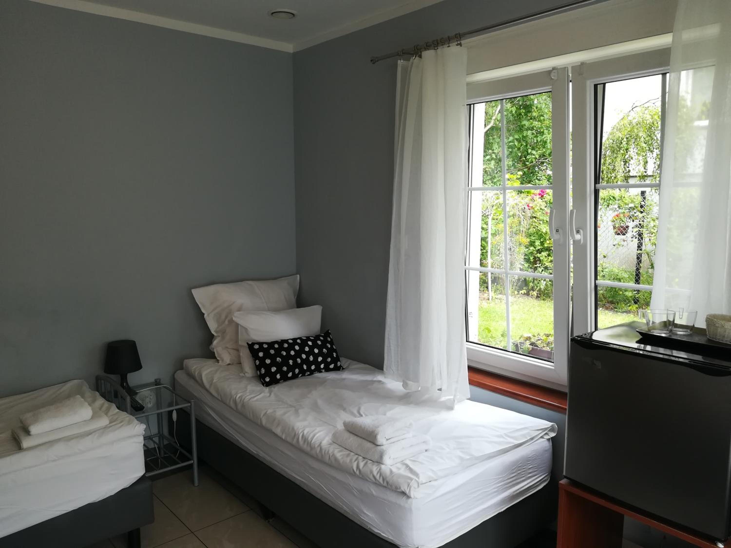 Twin Room with entrance to Garden photo 1