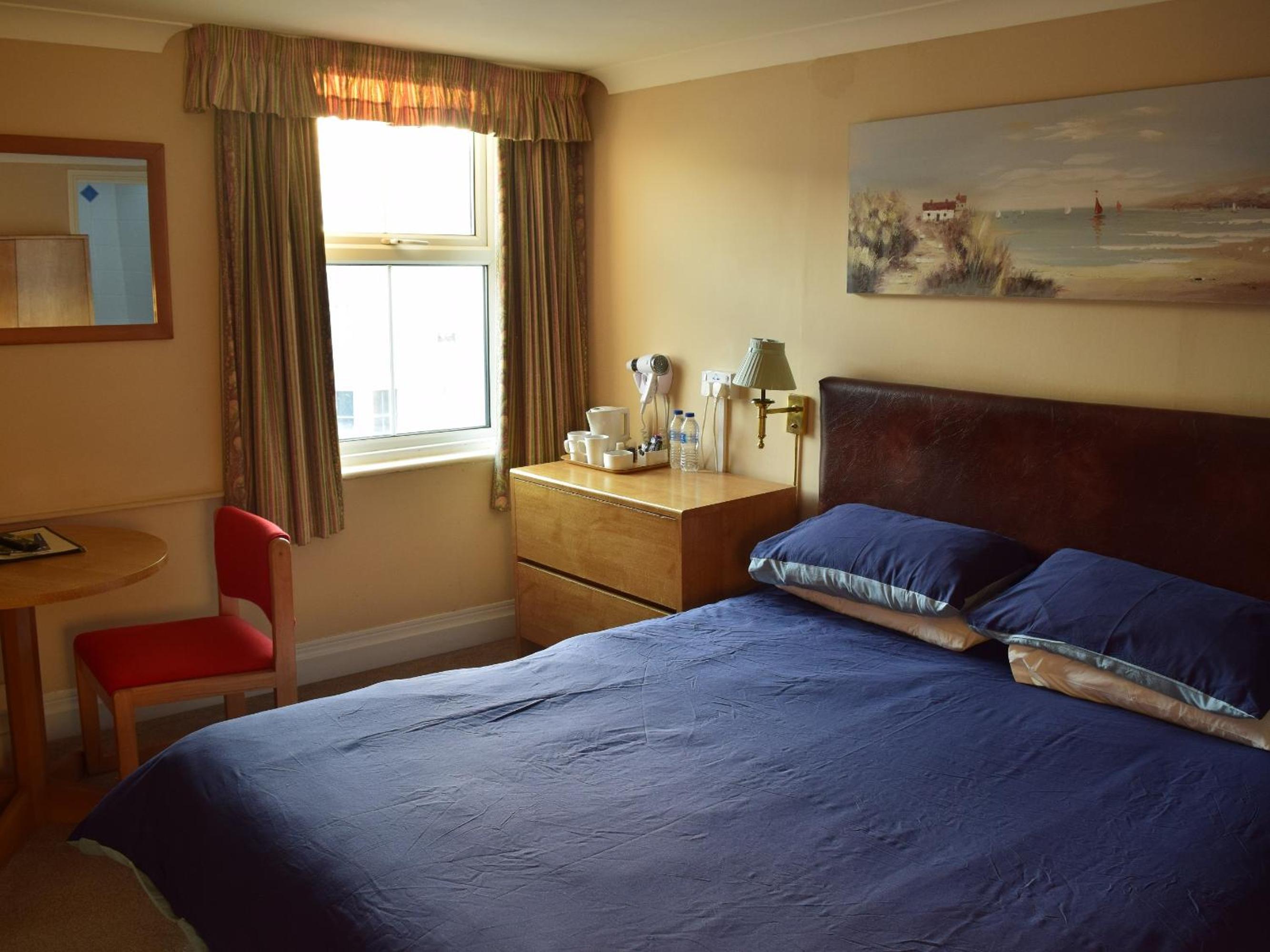 Budget Double Room - Photo 10