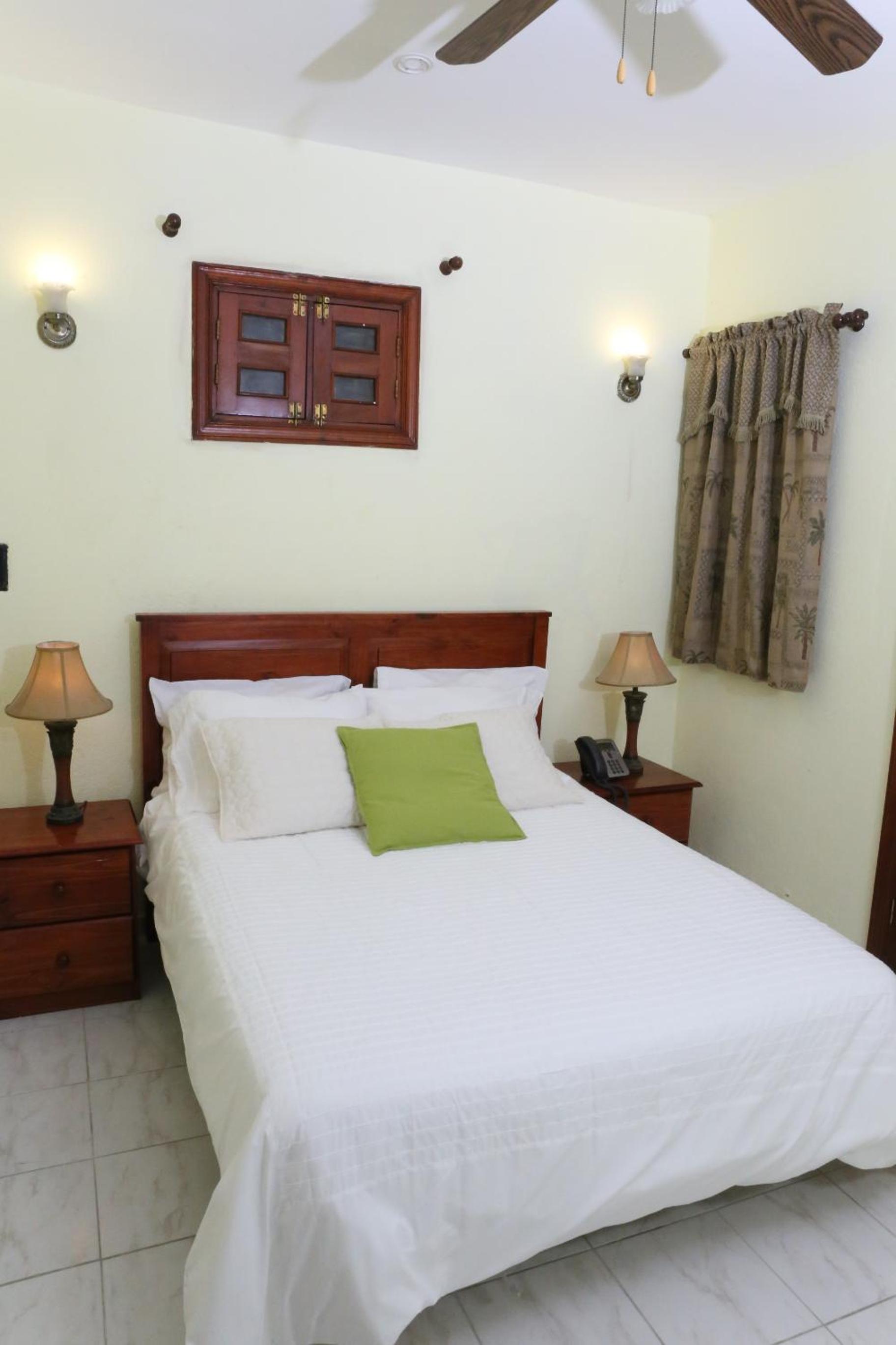 Budget Double Room photo 2