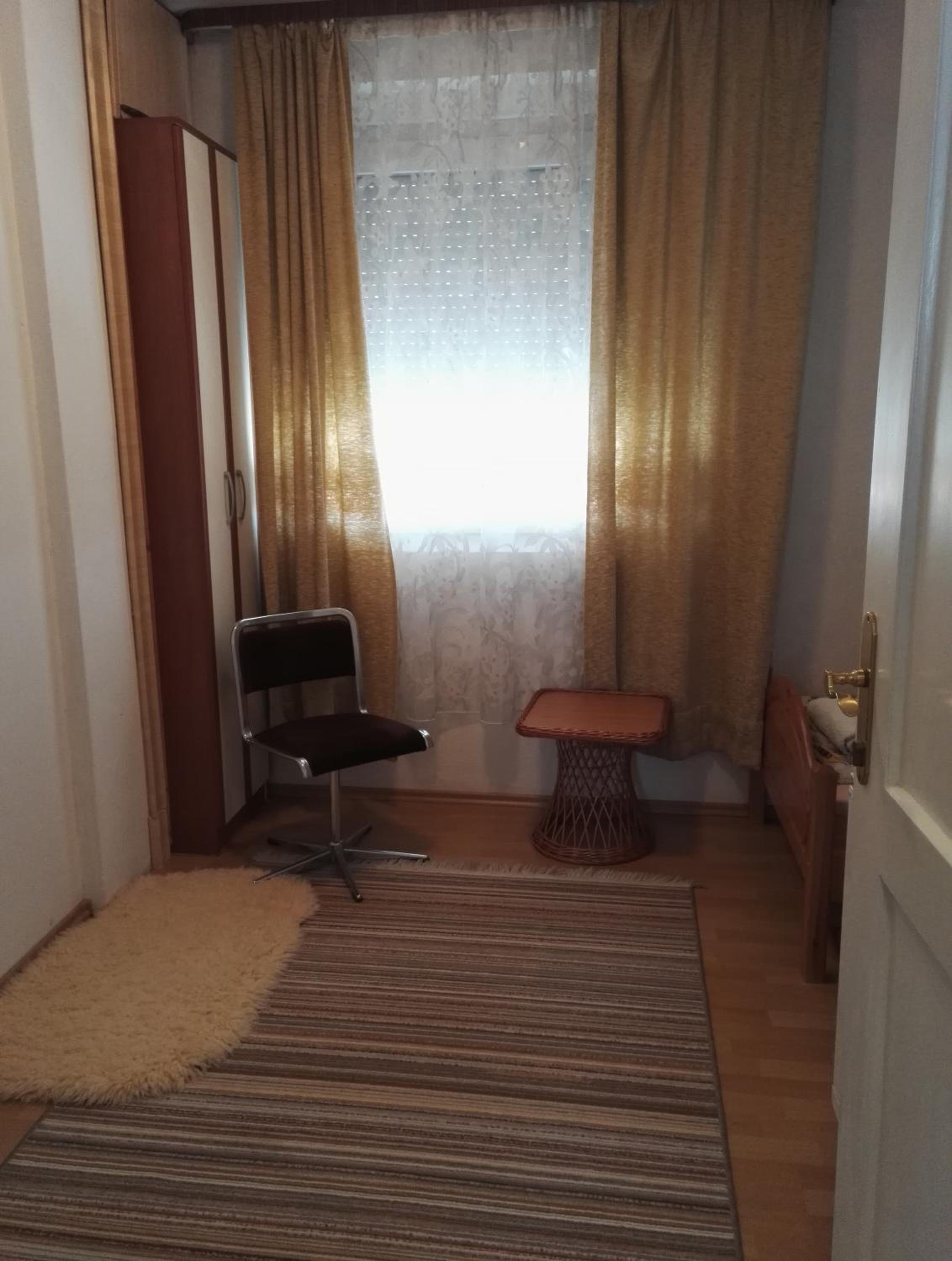 Small Single Room photo 2