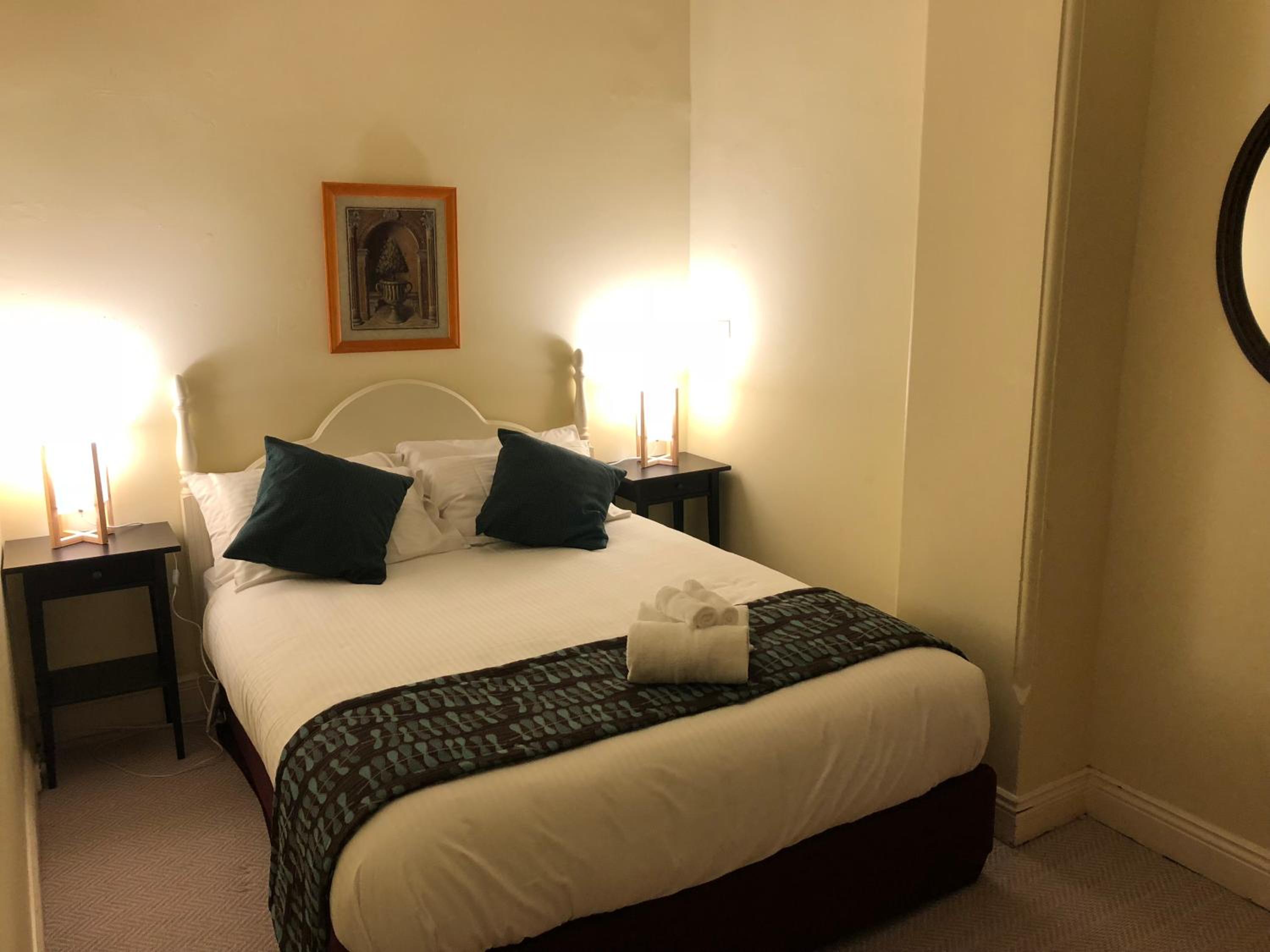 Queen Suite with Spa Bath photo 2