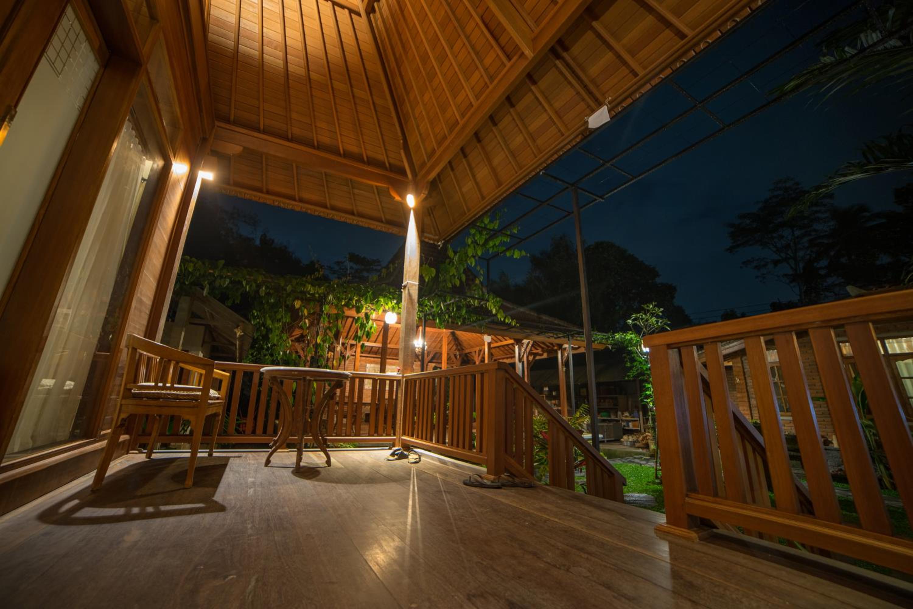 Deluxe Double Room with Balcony - Photo 7