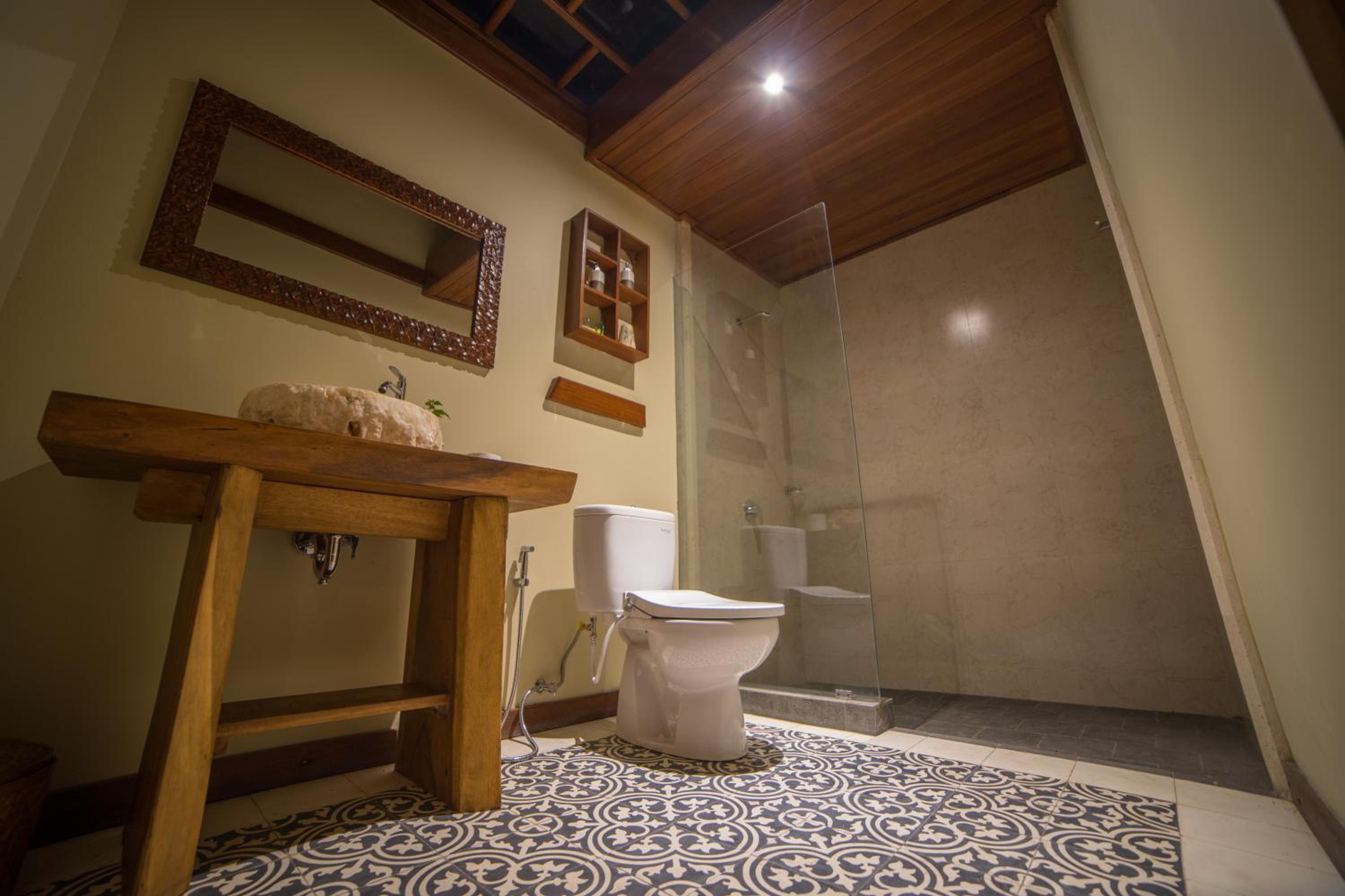 Deluxe Double Room with Balcony - Photo 6