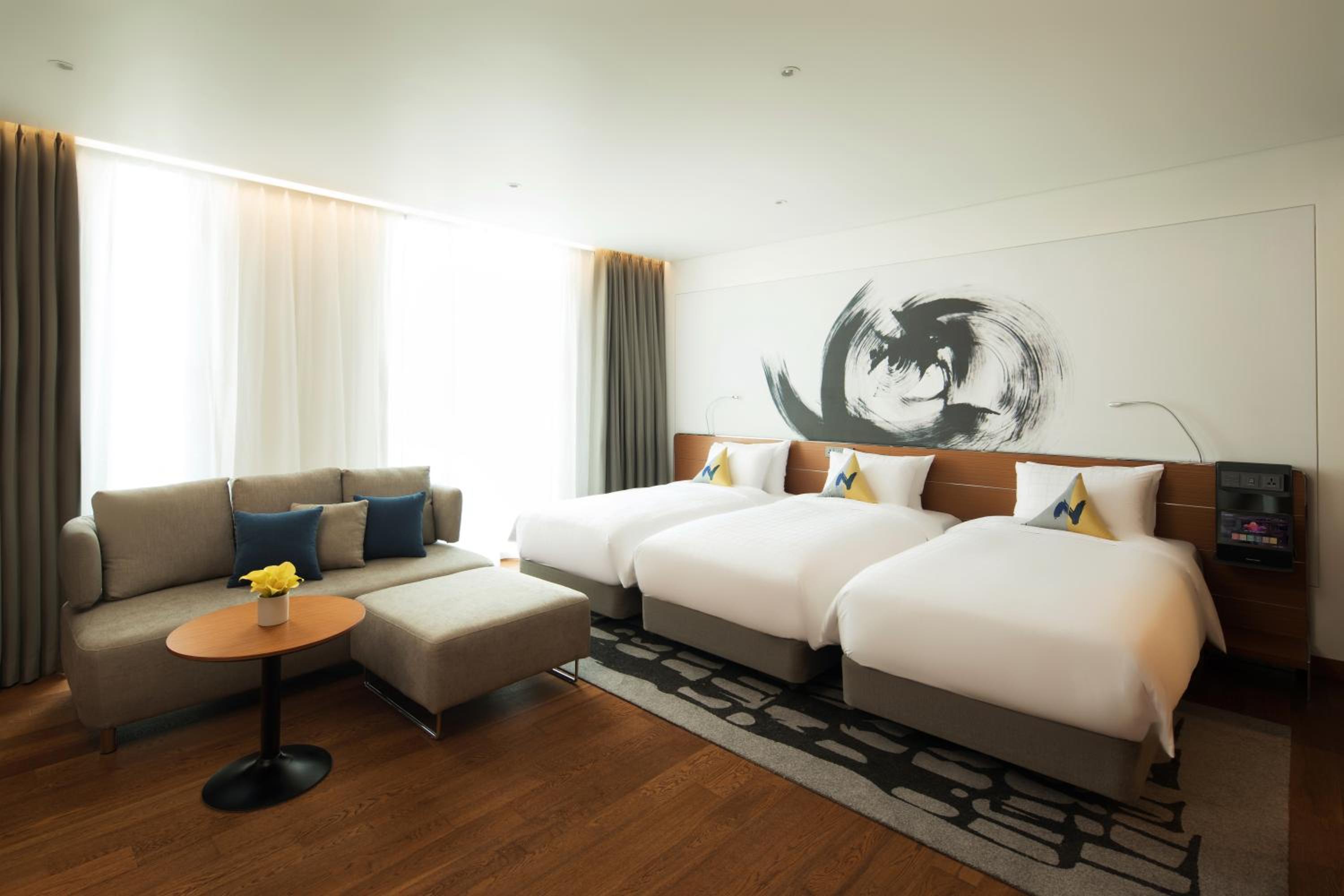 Residence Deluxe Room with Three Single Beds (3 Adults) - Photo 1