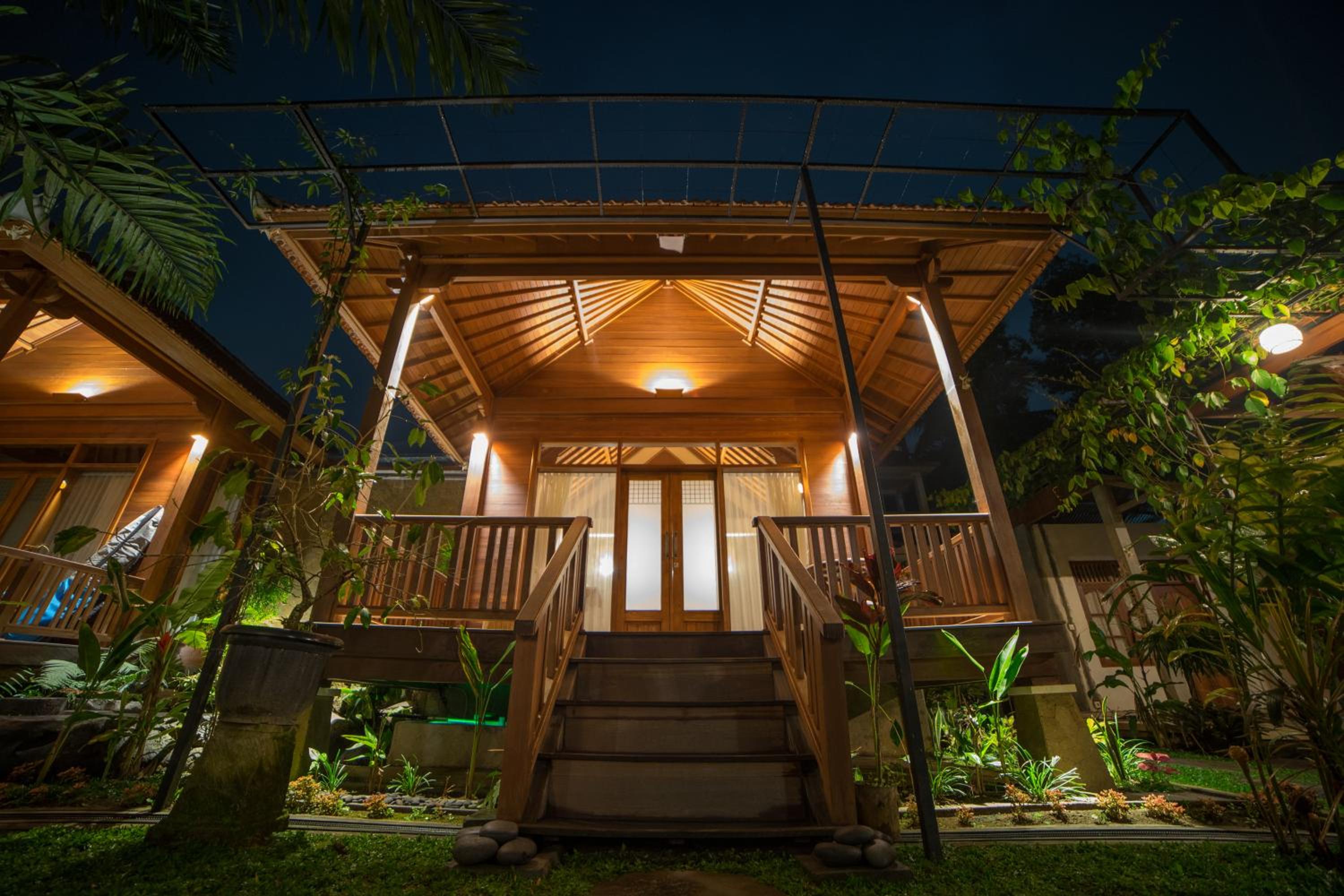 Deluxe Double Room with Balcony - Photo 5
