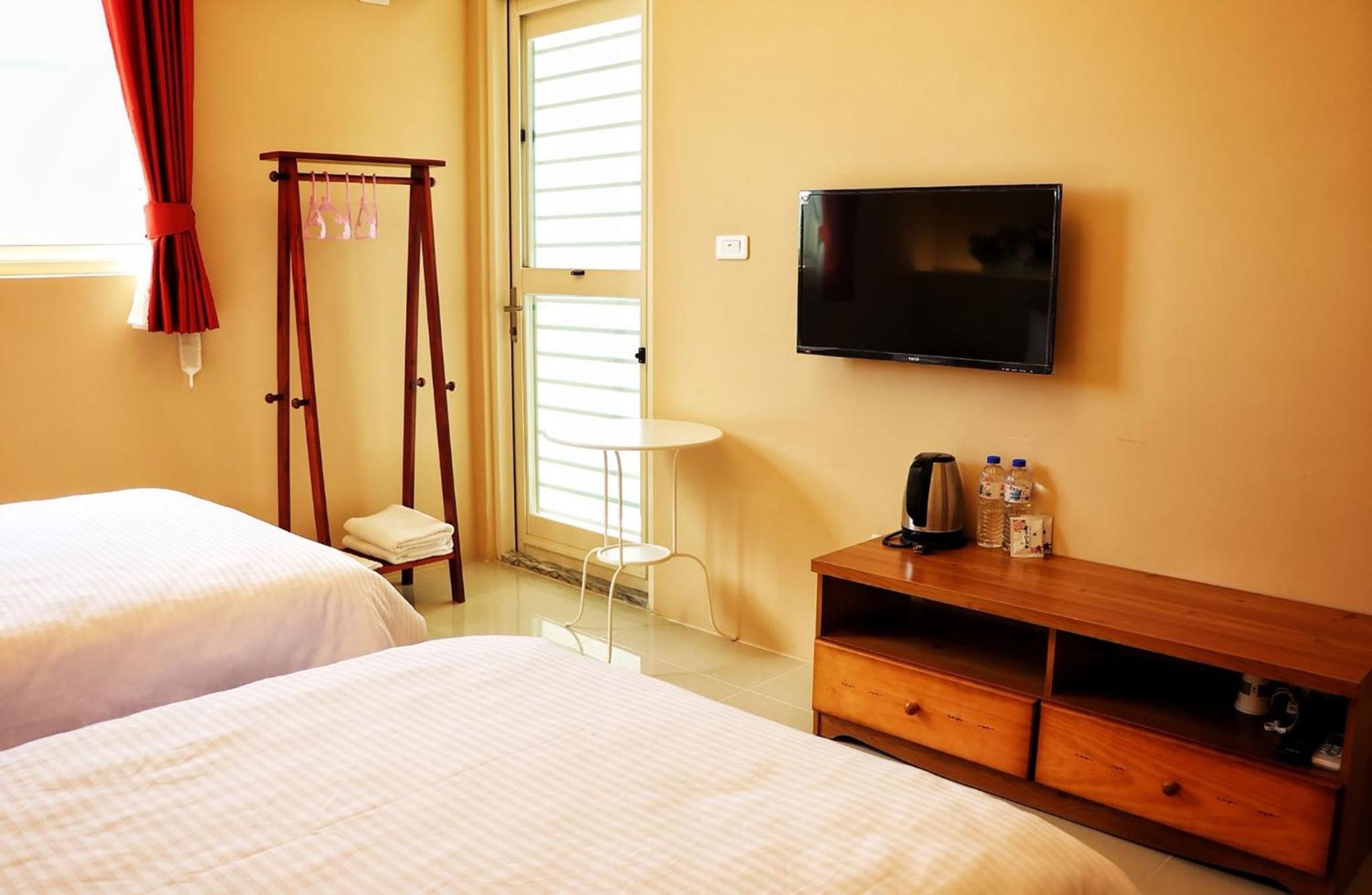 Twin Room with Bathroom photo 2