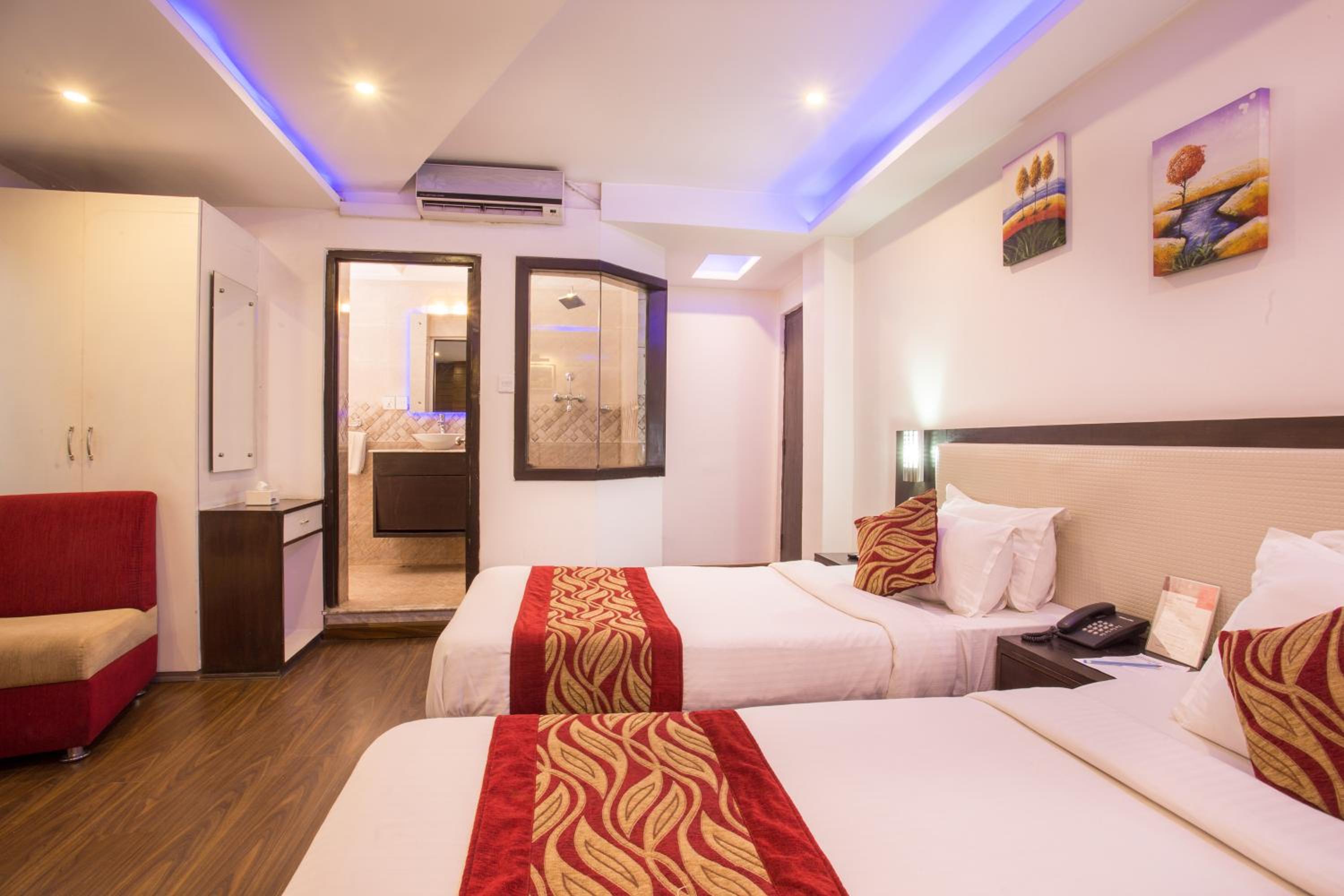 Deluxe Double or Twin Room photo 2