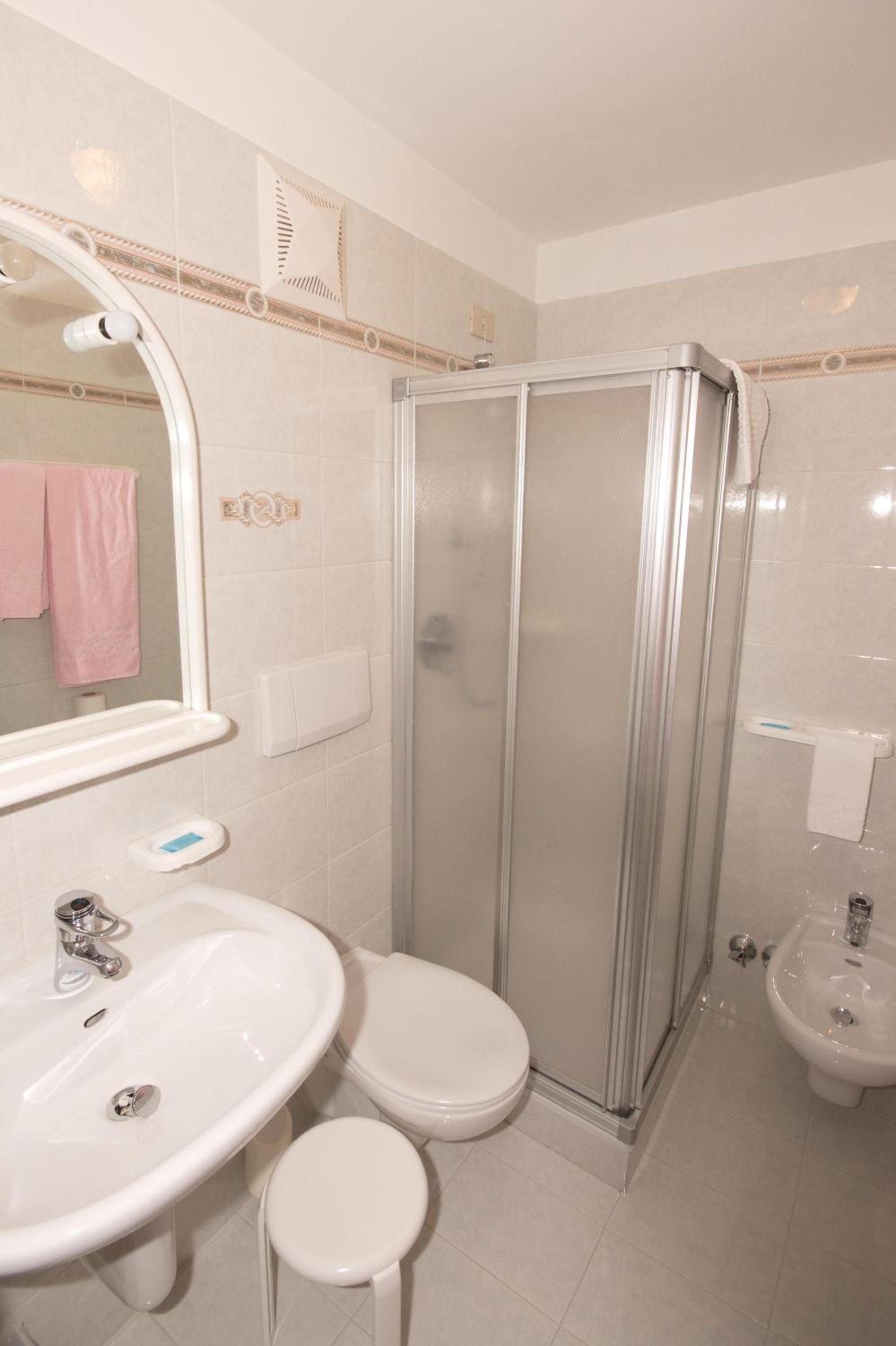 Single Room photo 3