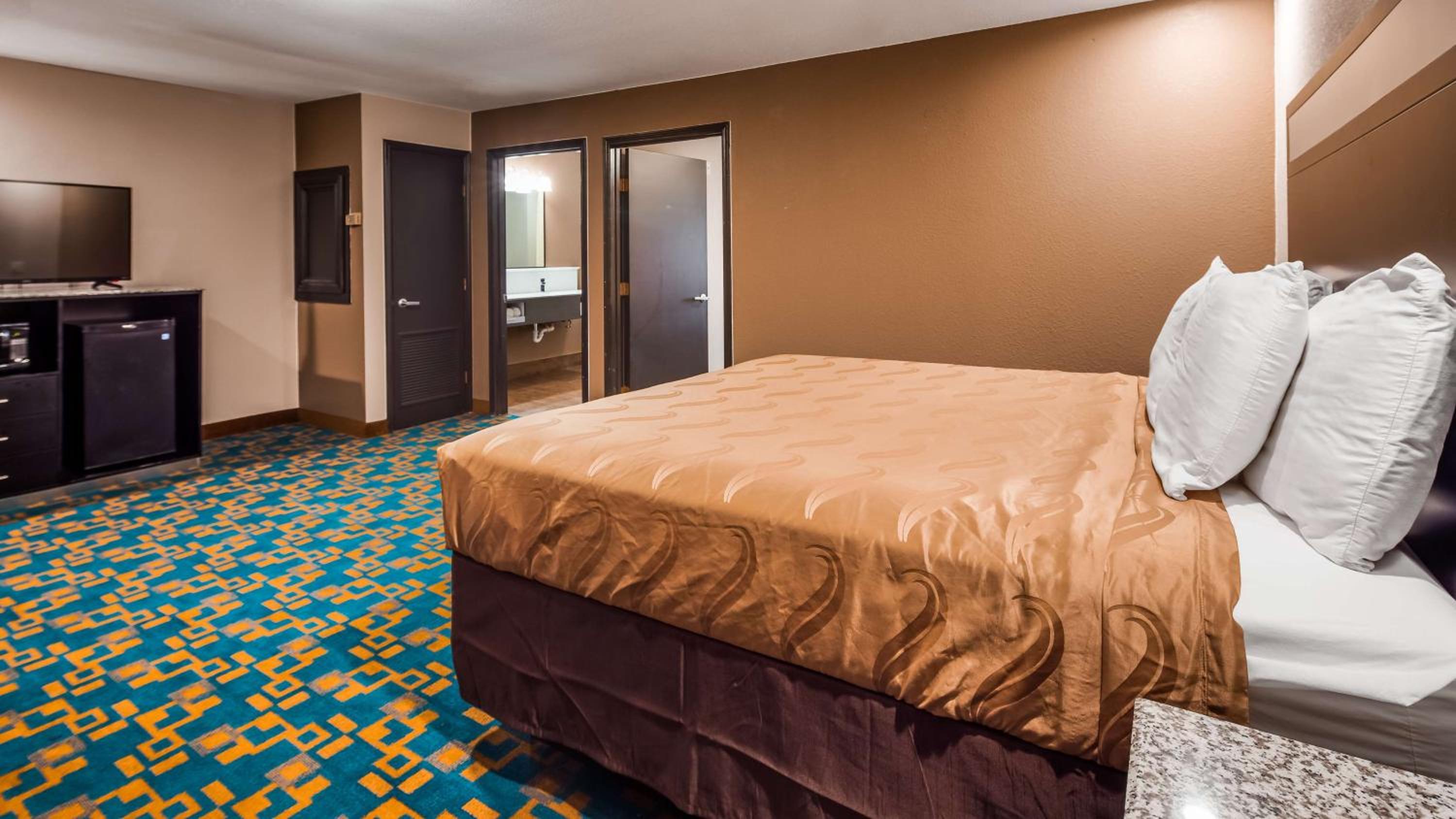 Two Room King Suite - Non-Smoking photo 2