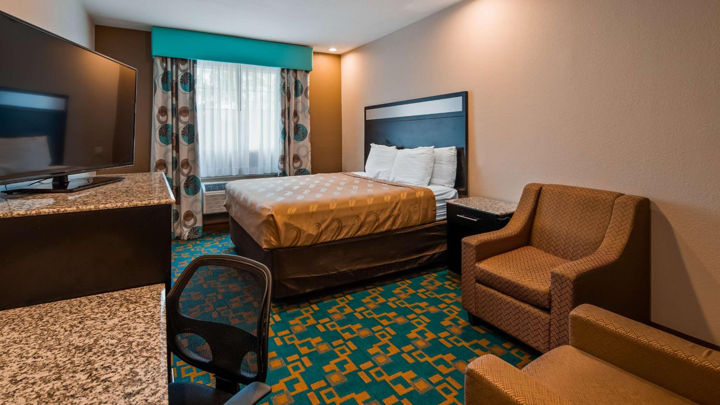 King Room with Walk-in Shower - Disability Access photo 2