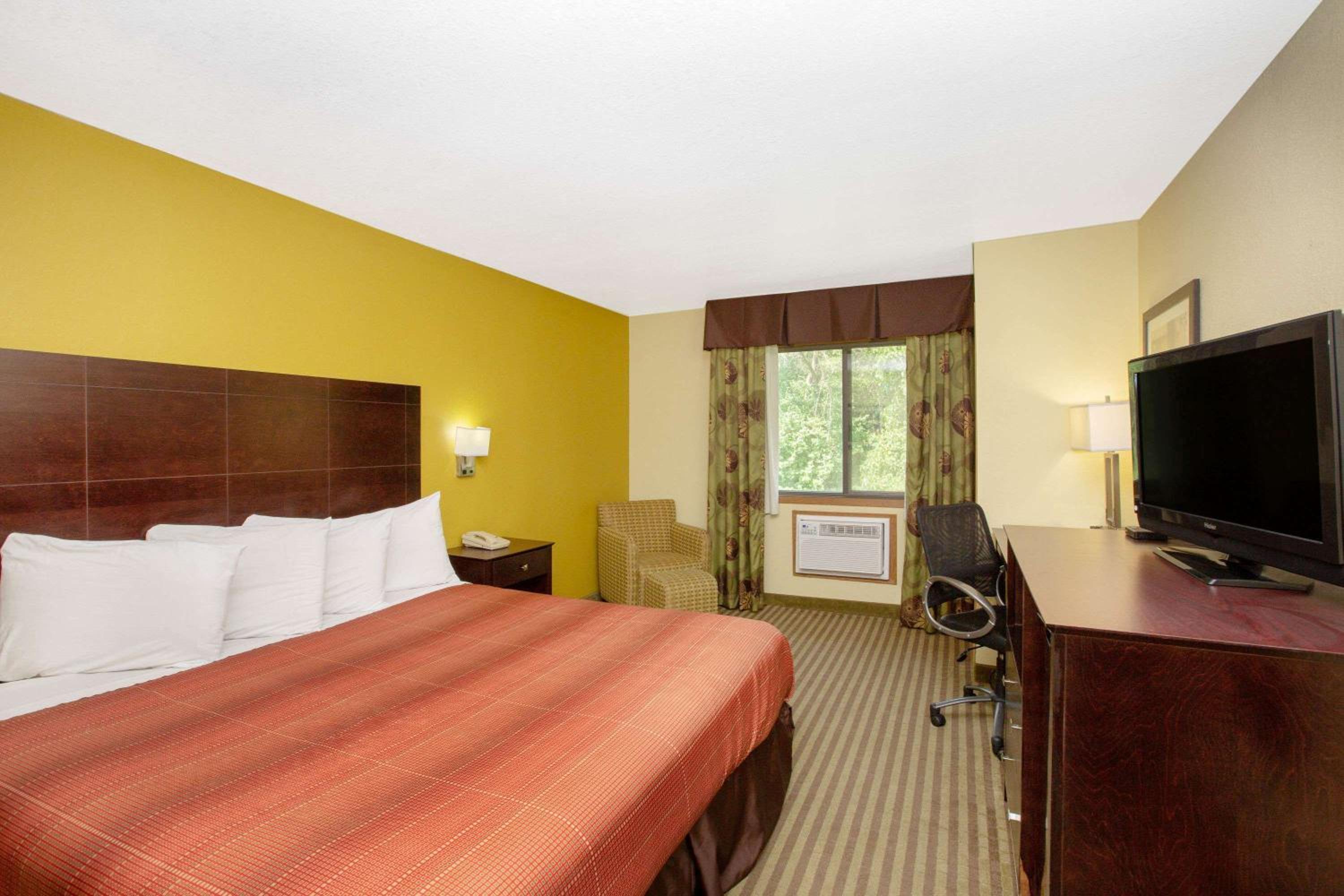King Room - Non-Smoking photo 1