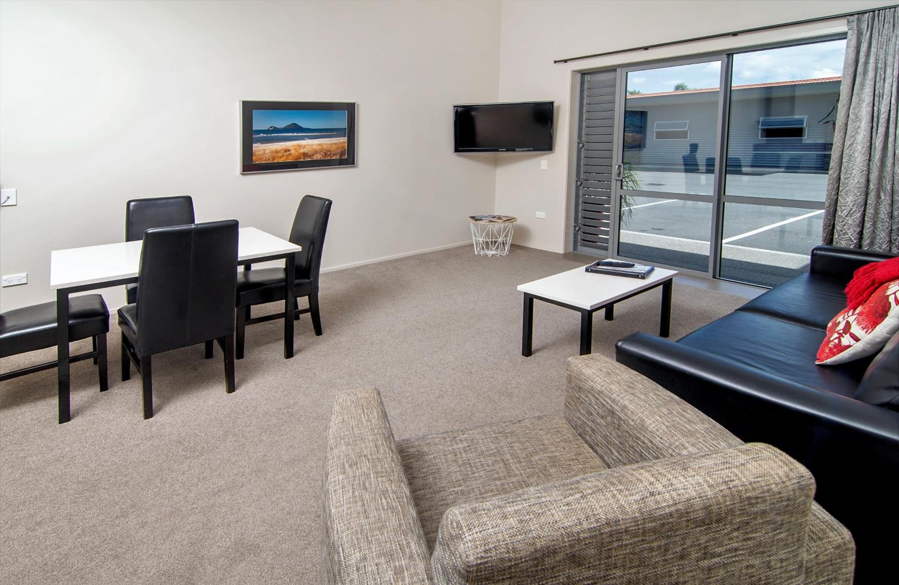Two-Bedroom Apartment with Spa Bath