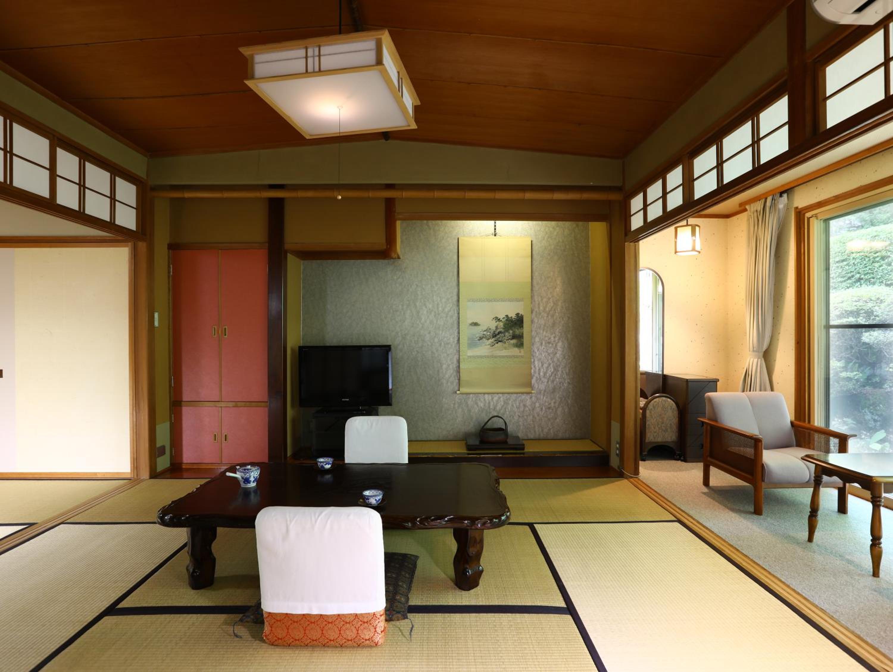 Japanese-Style Room with Private Bathroom - Photo 2