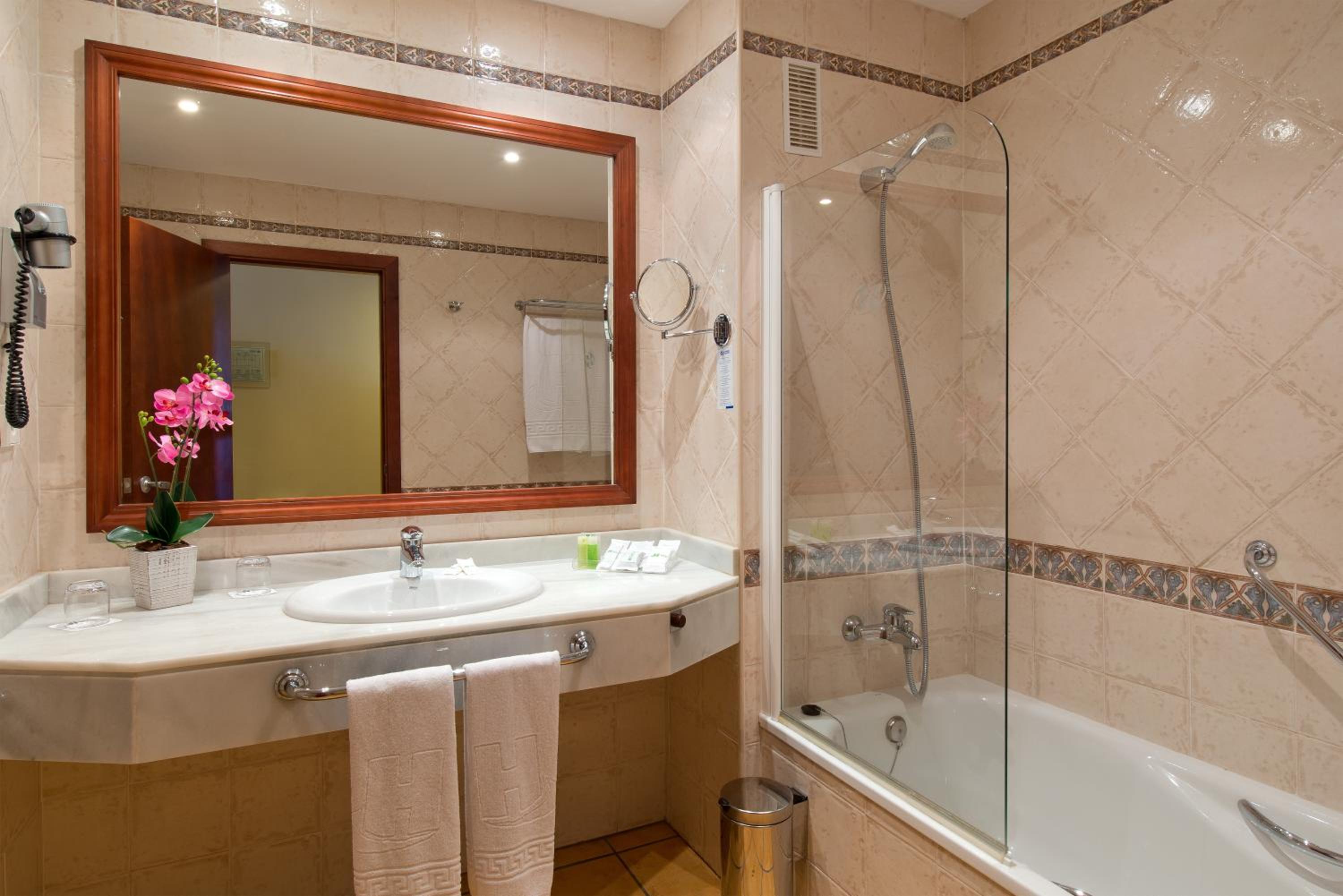 Double Room with Sea View - Photo 2