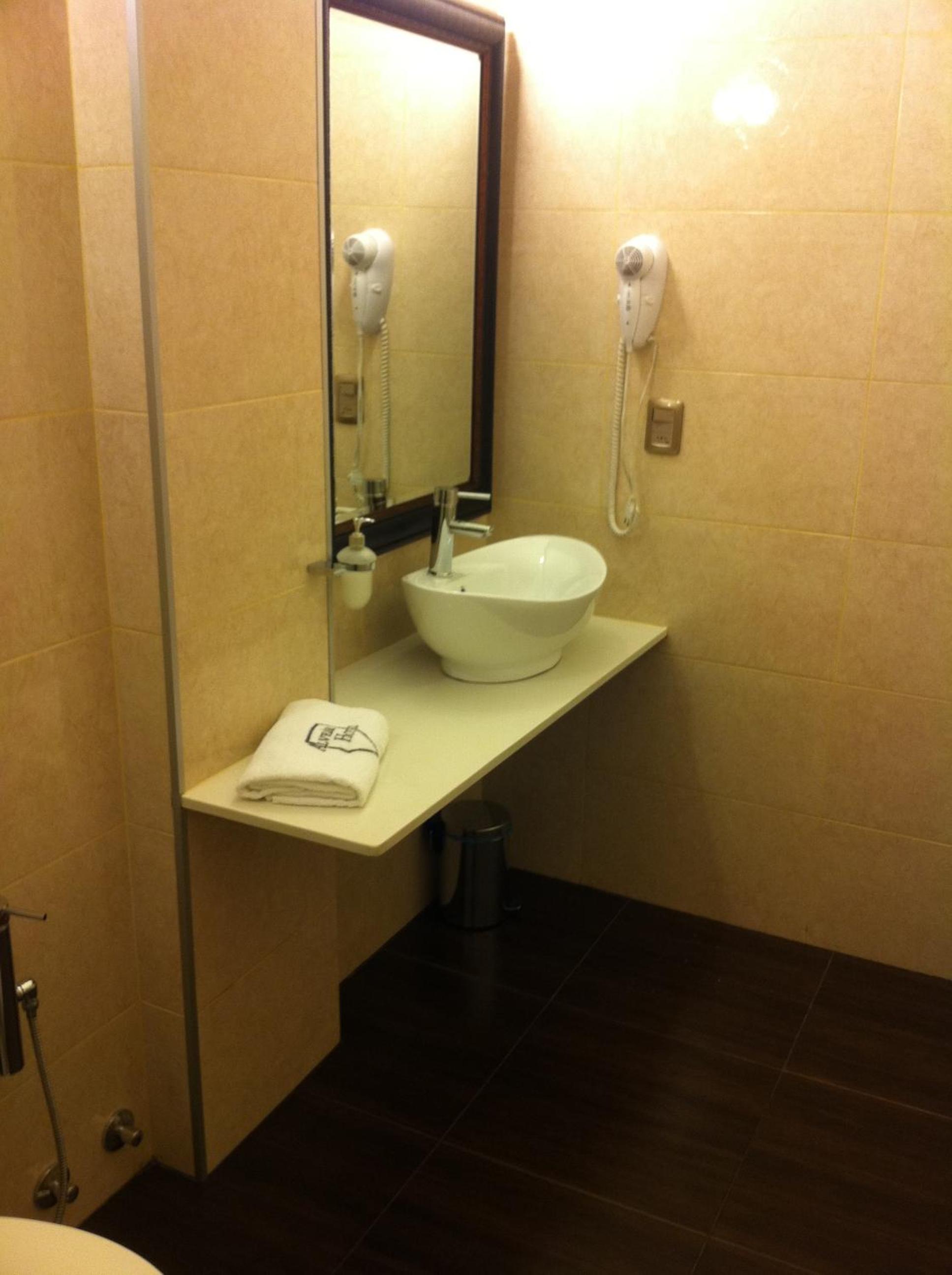 Standard Double Room - Photo 5