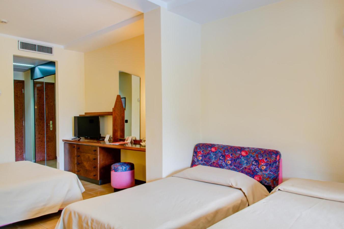 Standard Triple Room - Photo 9