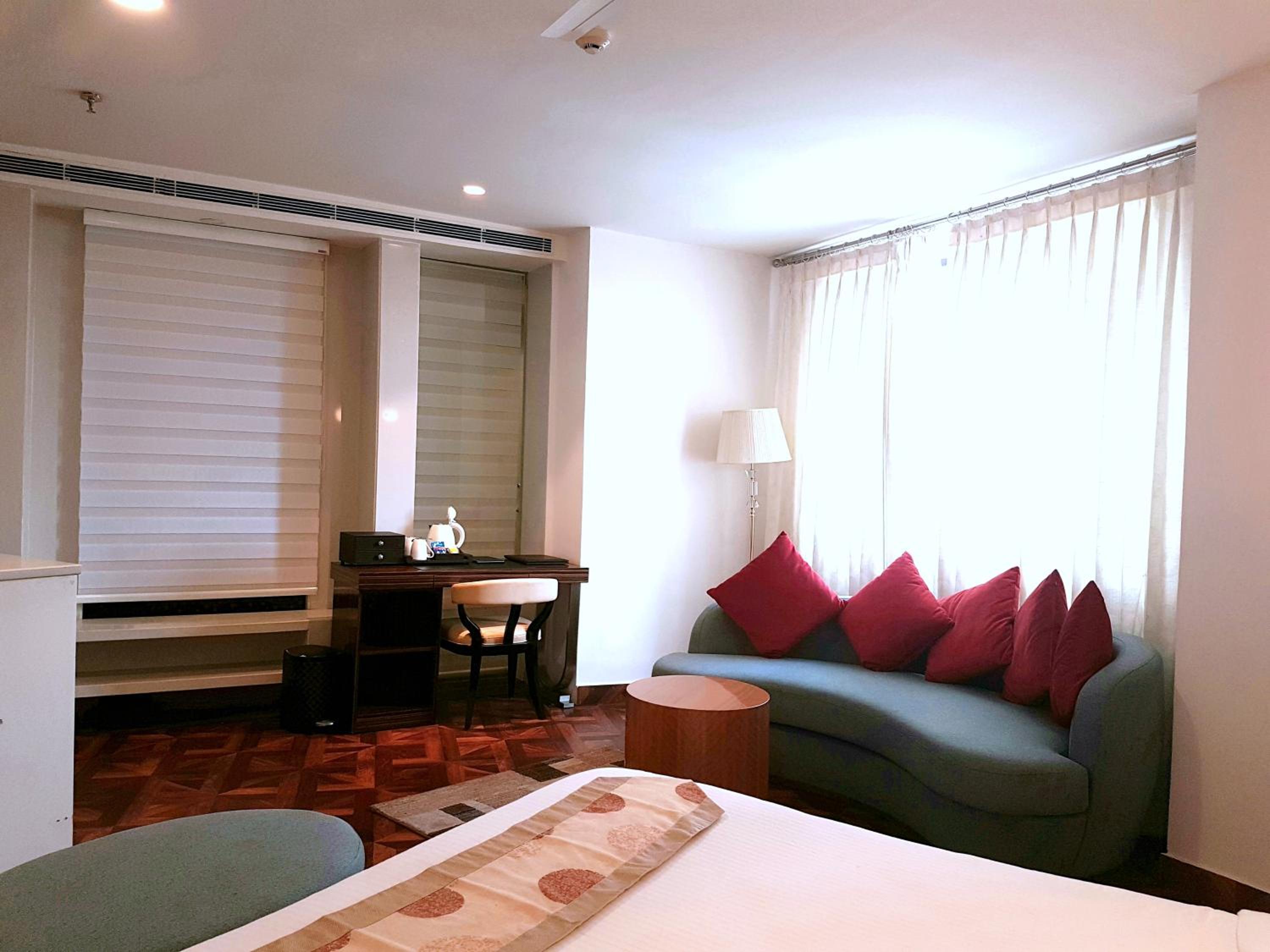 Suite - Photo 1