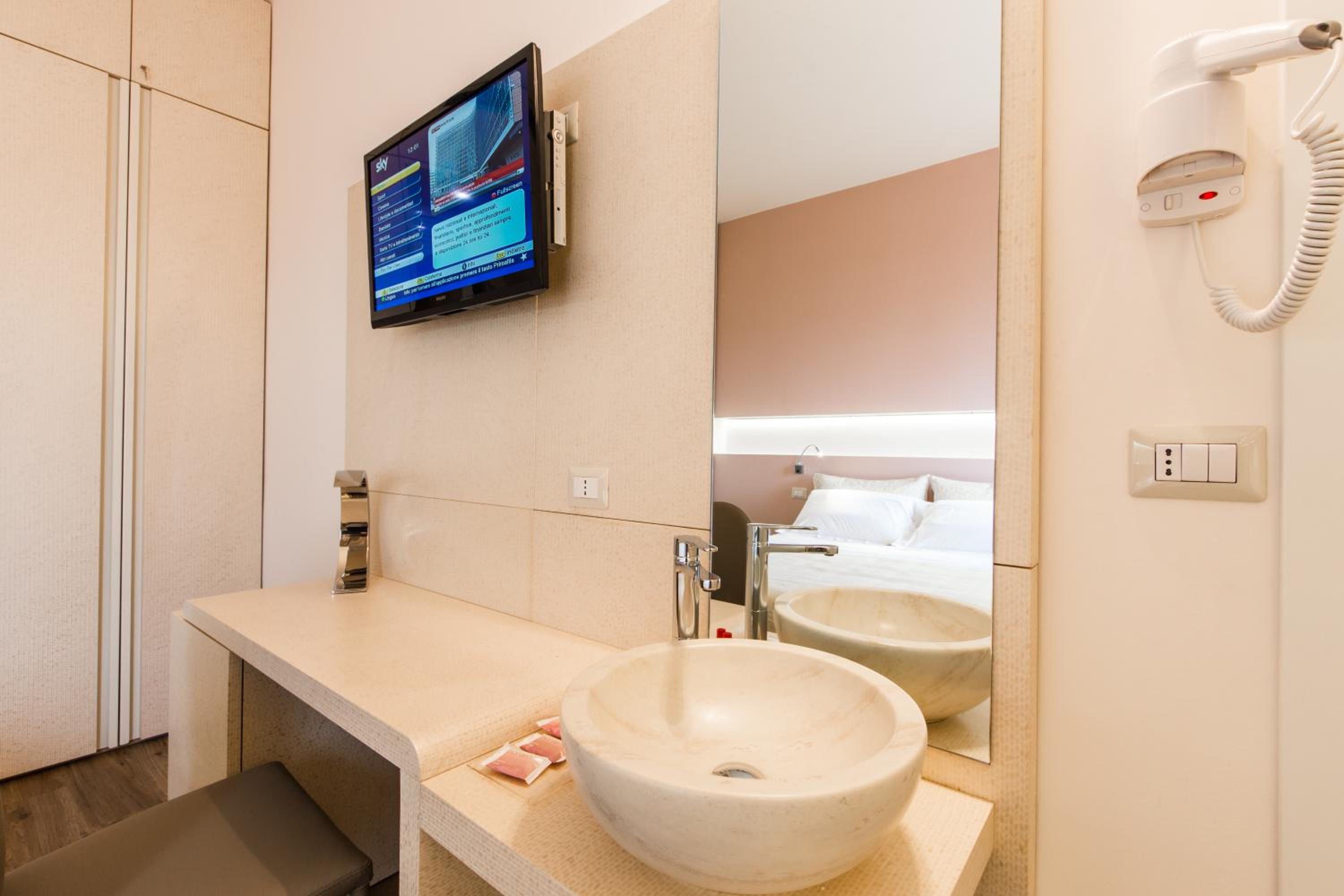 Superior Double or Twin Room - Photo 15