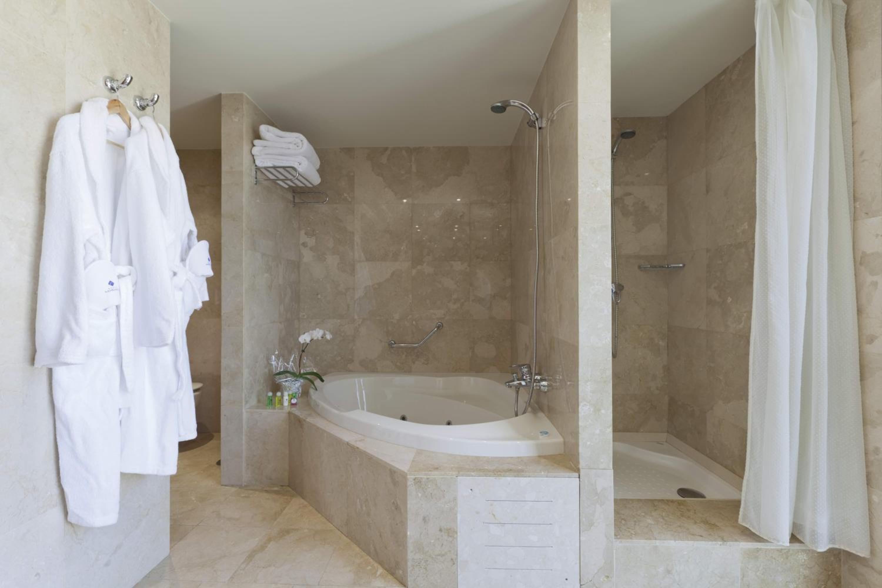 Junior Suite - Photo 44