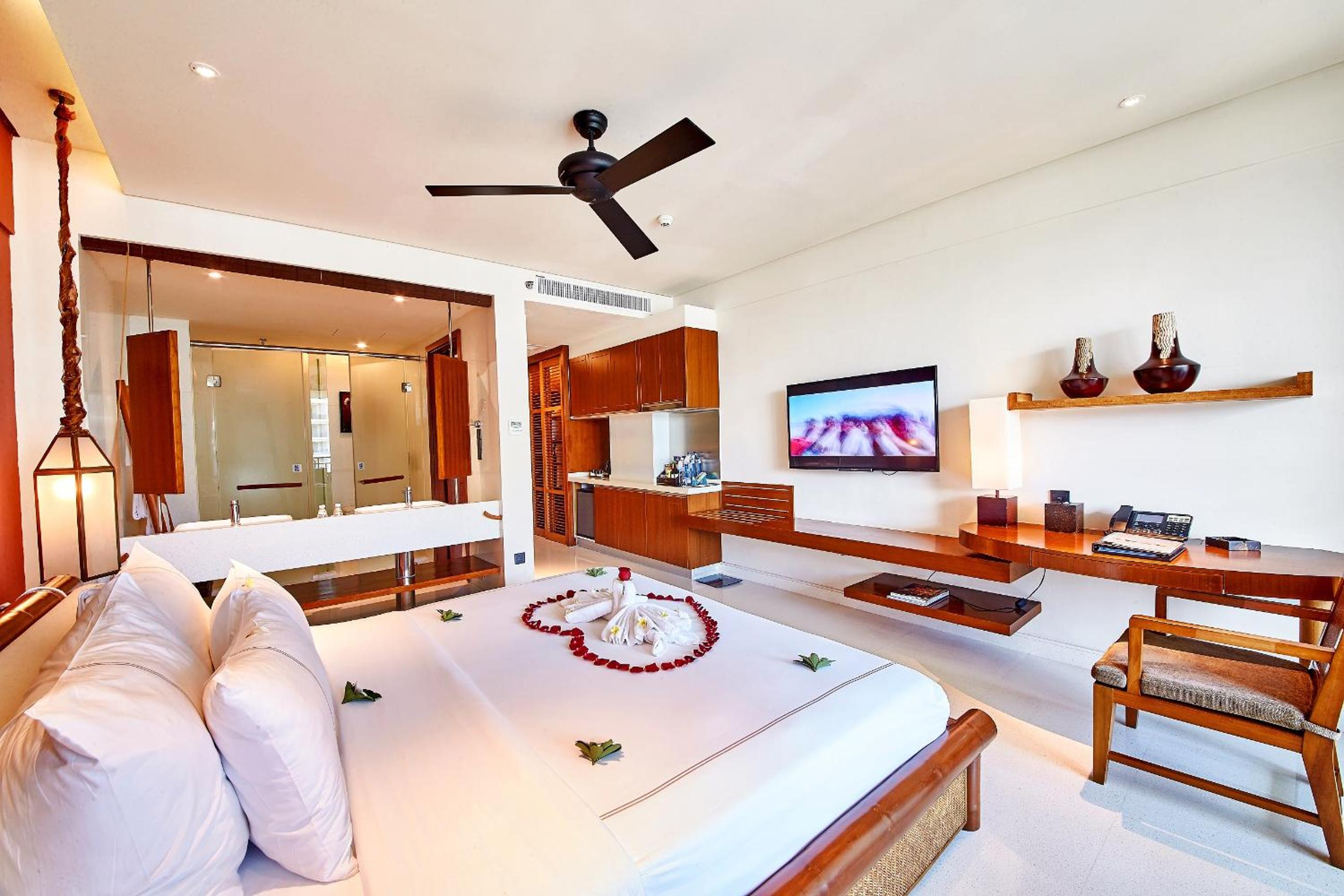 Superior King or Twin Room with Ocean View photo 1