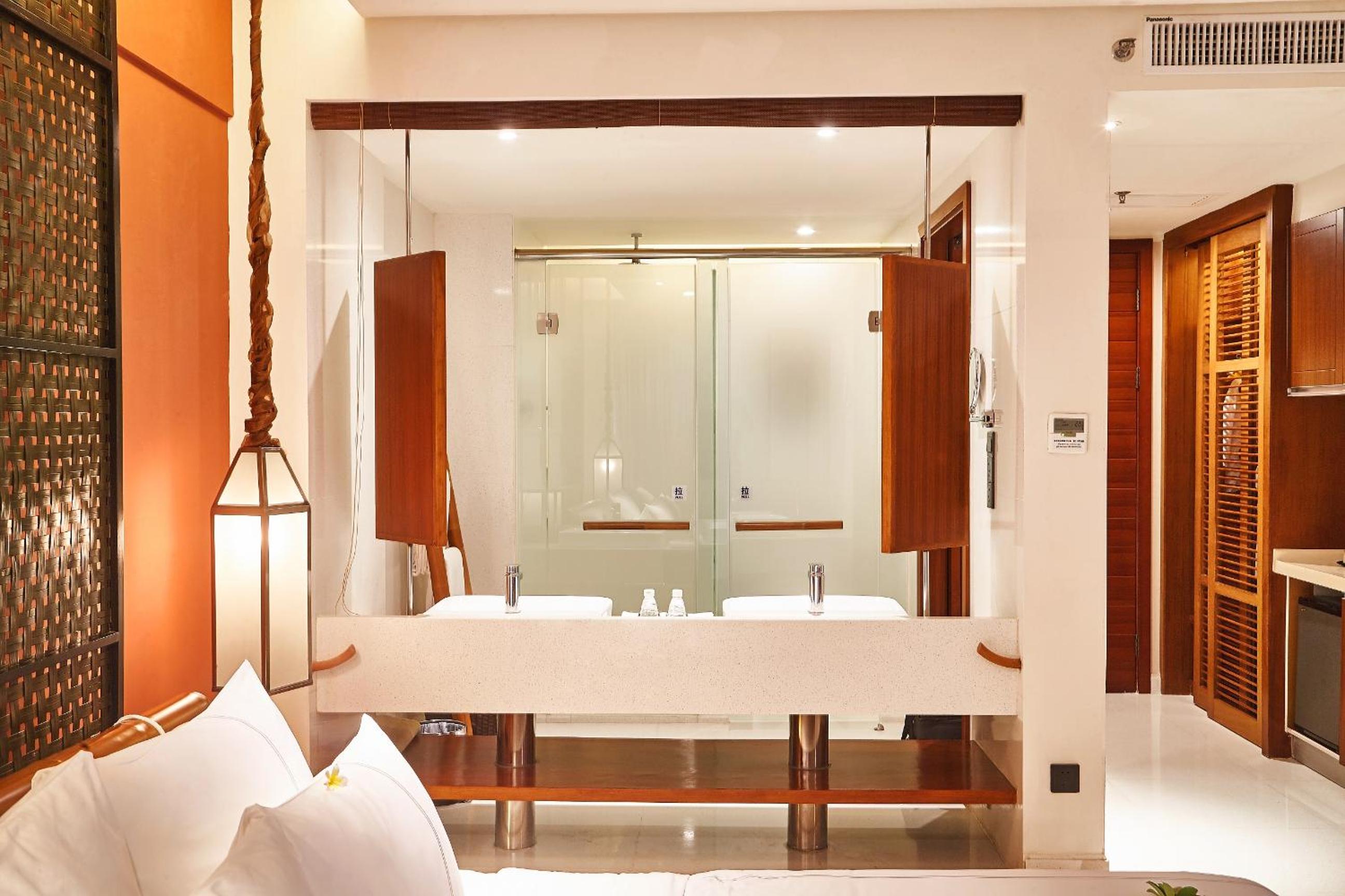 Superior King or Twin Room with Ocean View photo 3