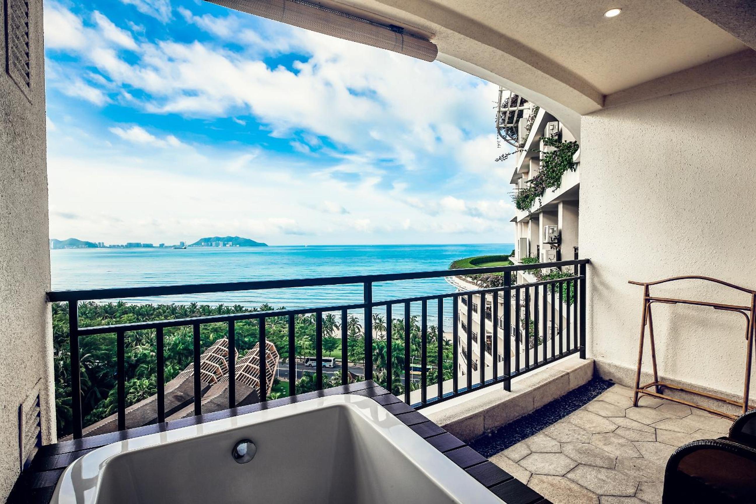 Deluxe King or Twin Room with Ocean View photo 3