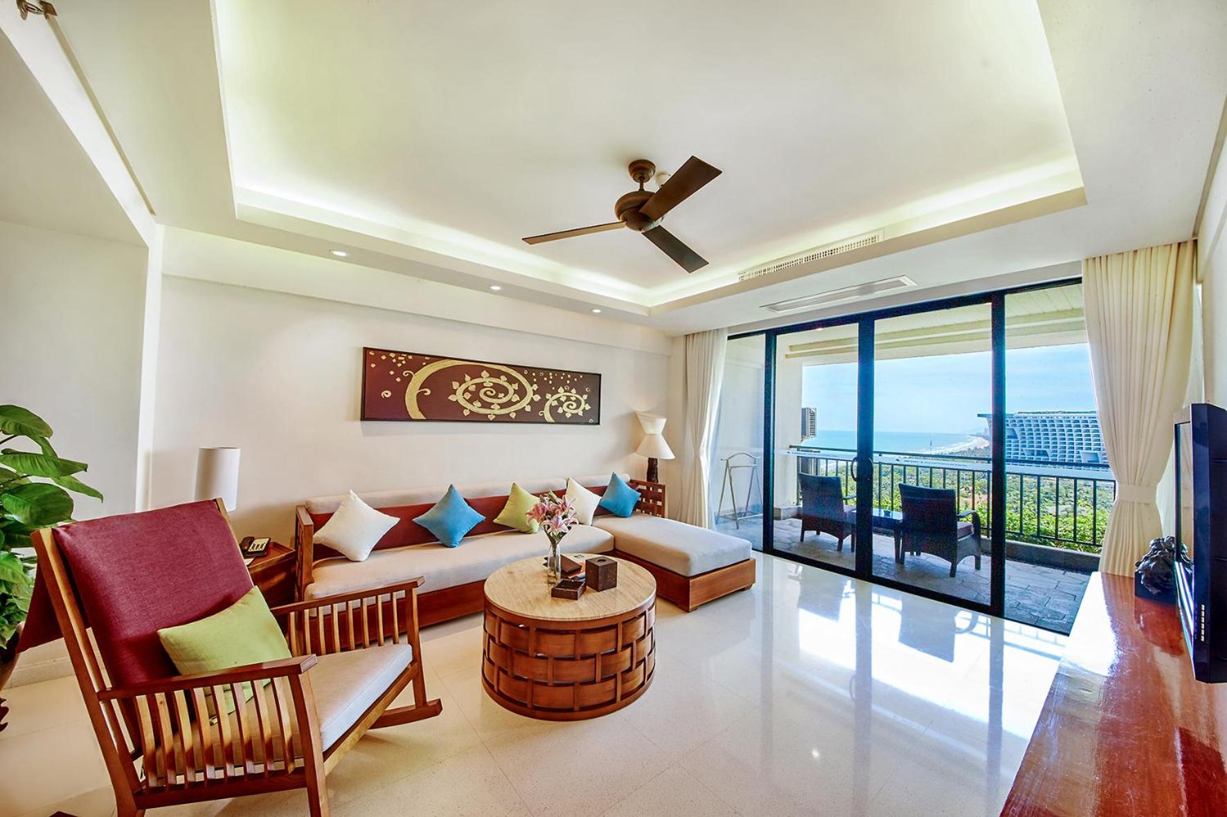 Deluxe Suite with Sea View ( One Bed Room with Living Room) photo 3