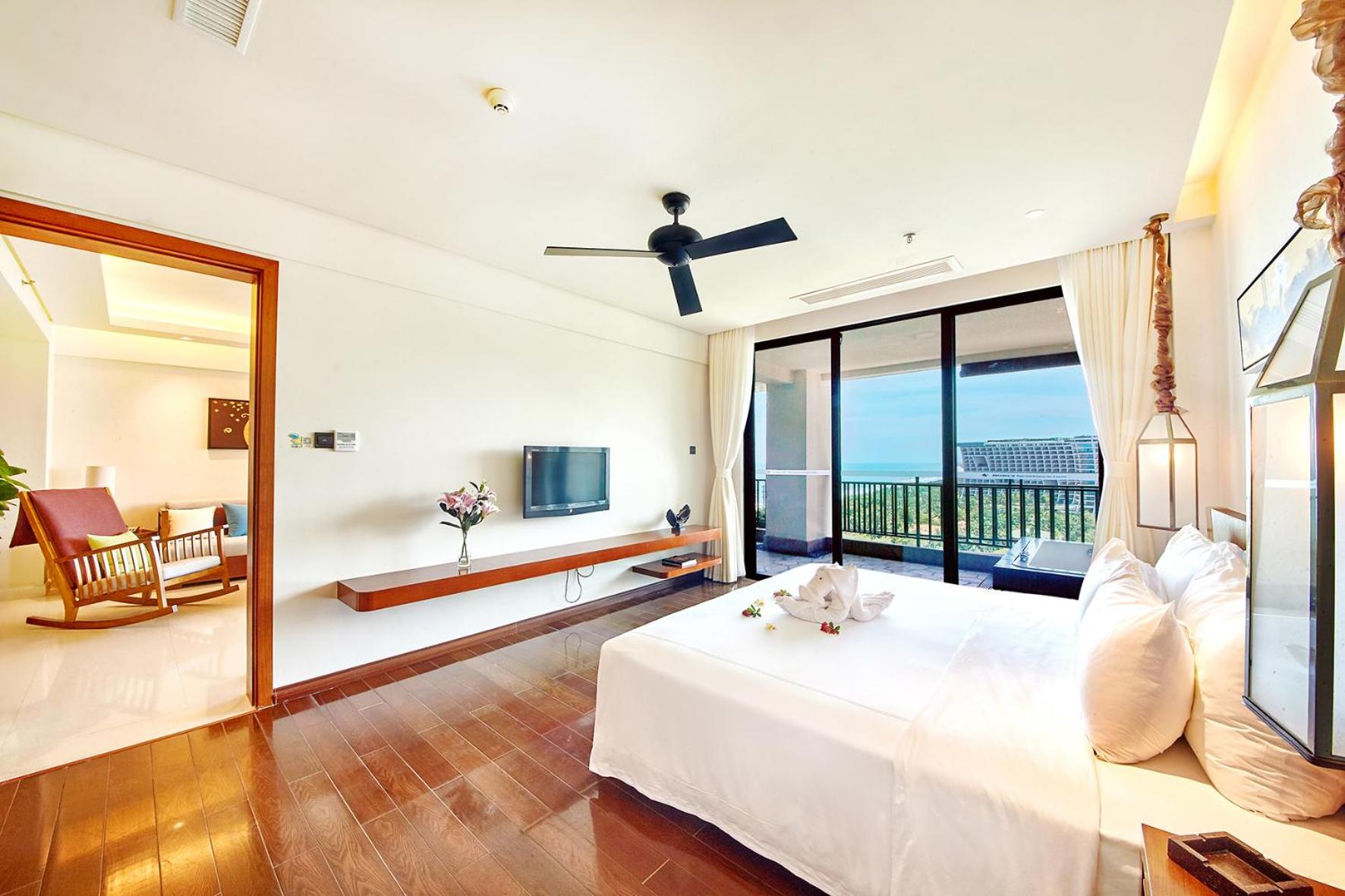 Deluxe Suite with Sea View ( One Bed Room with Living Room) photo 1