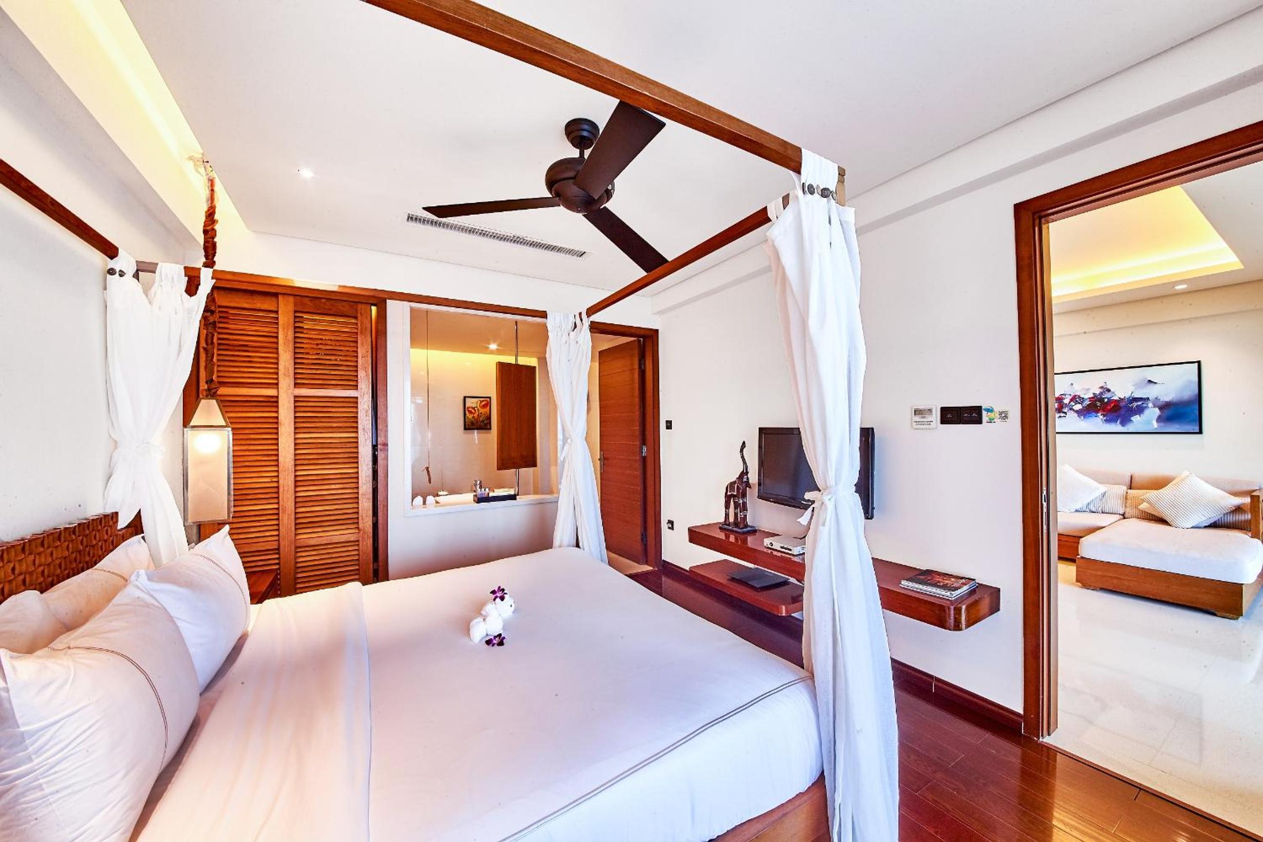 Deluxe Two-Bedroom Family Suite with Garden View photo 2