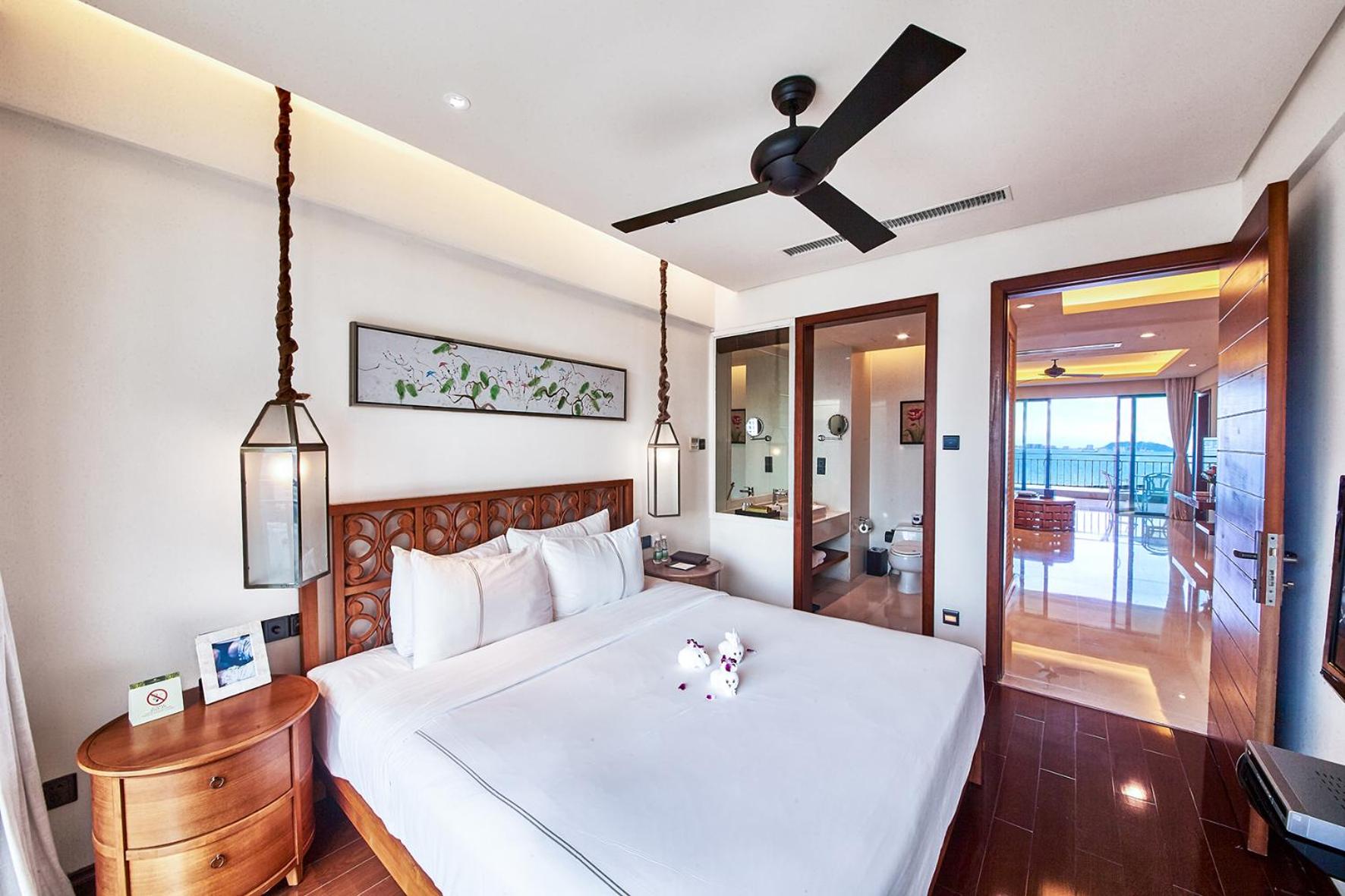 Deluxe Two-Bedroom Family Suite with Sea View photo 3