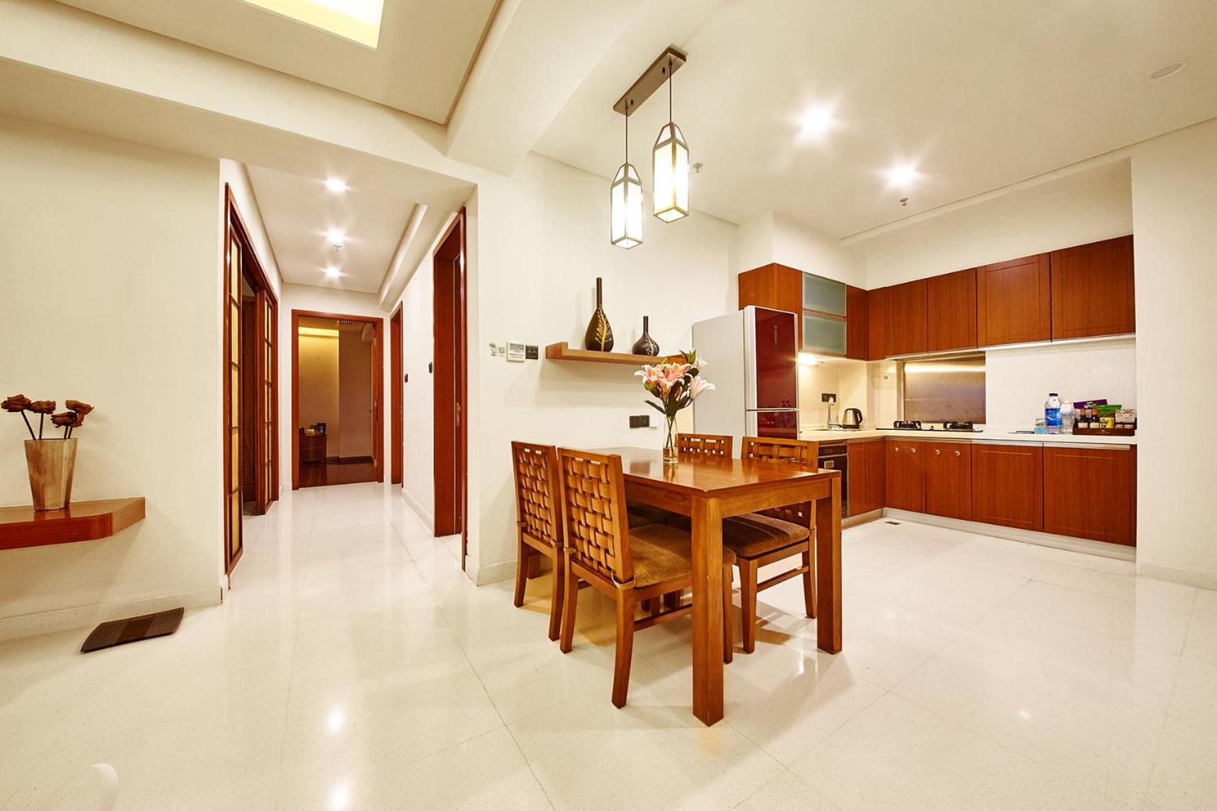 Deluxe Three-Bedroom Family Suite with Panoramic Sea View photo 2