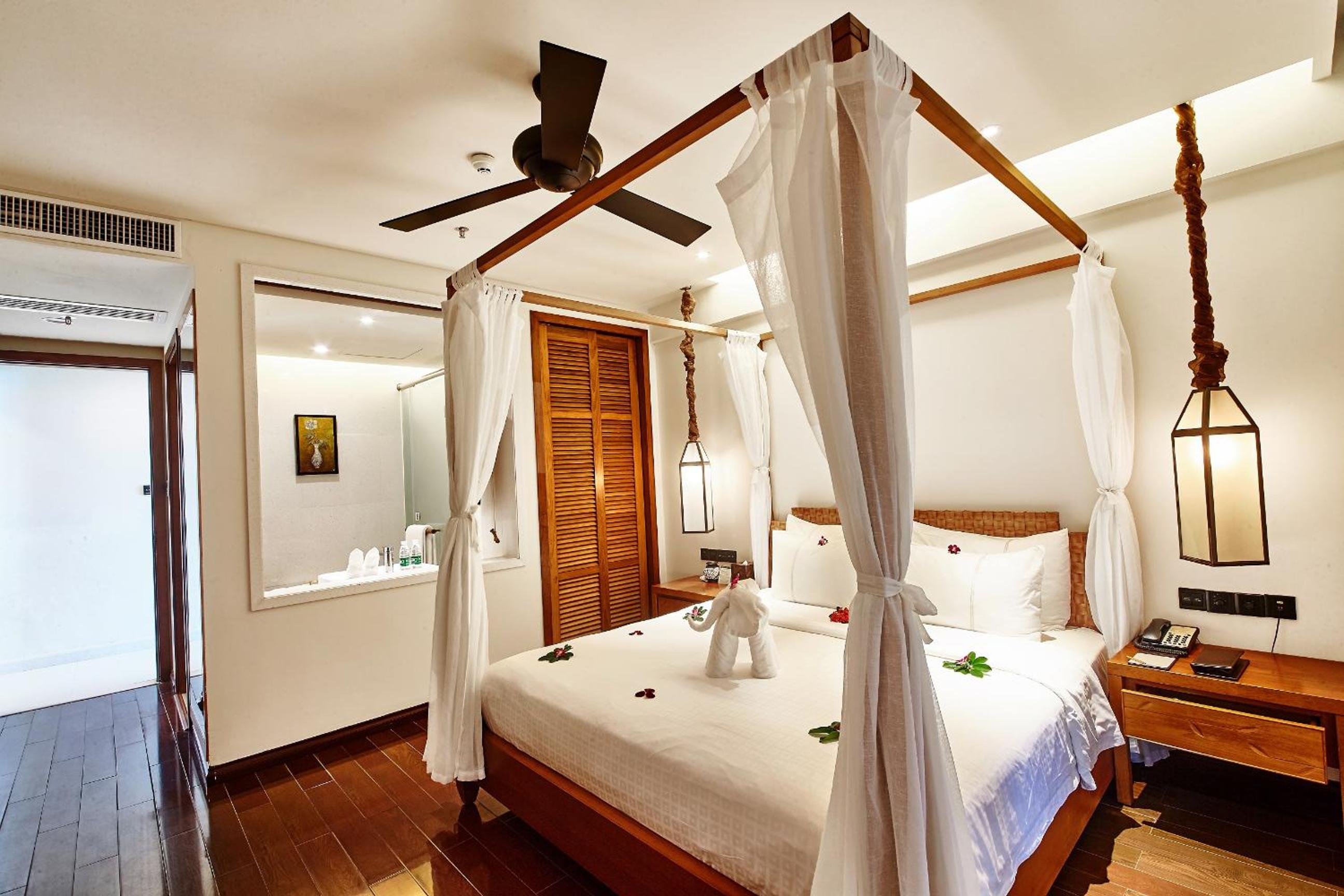 Two-Bedroom Family Suite with Panoramic Ocean View photo 3