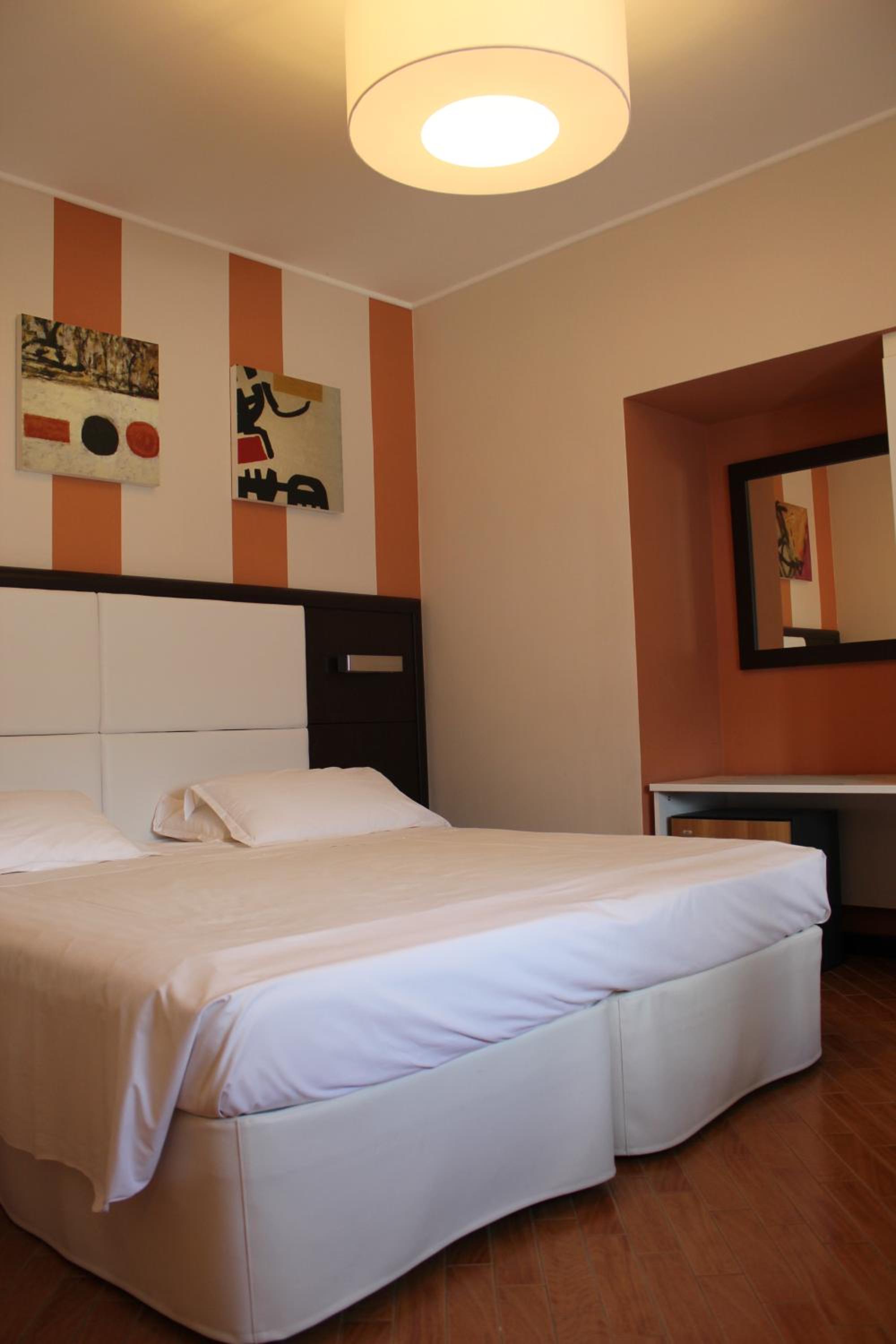 Queen Room with Sea View - Photo 5