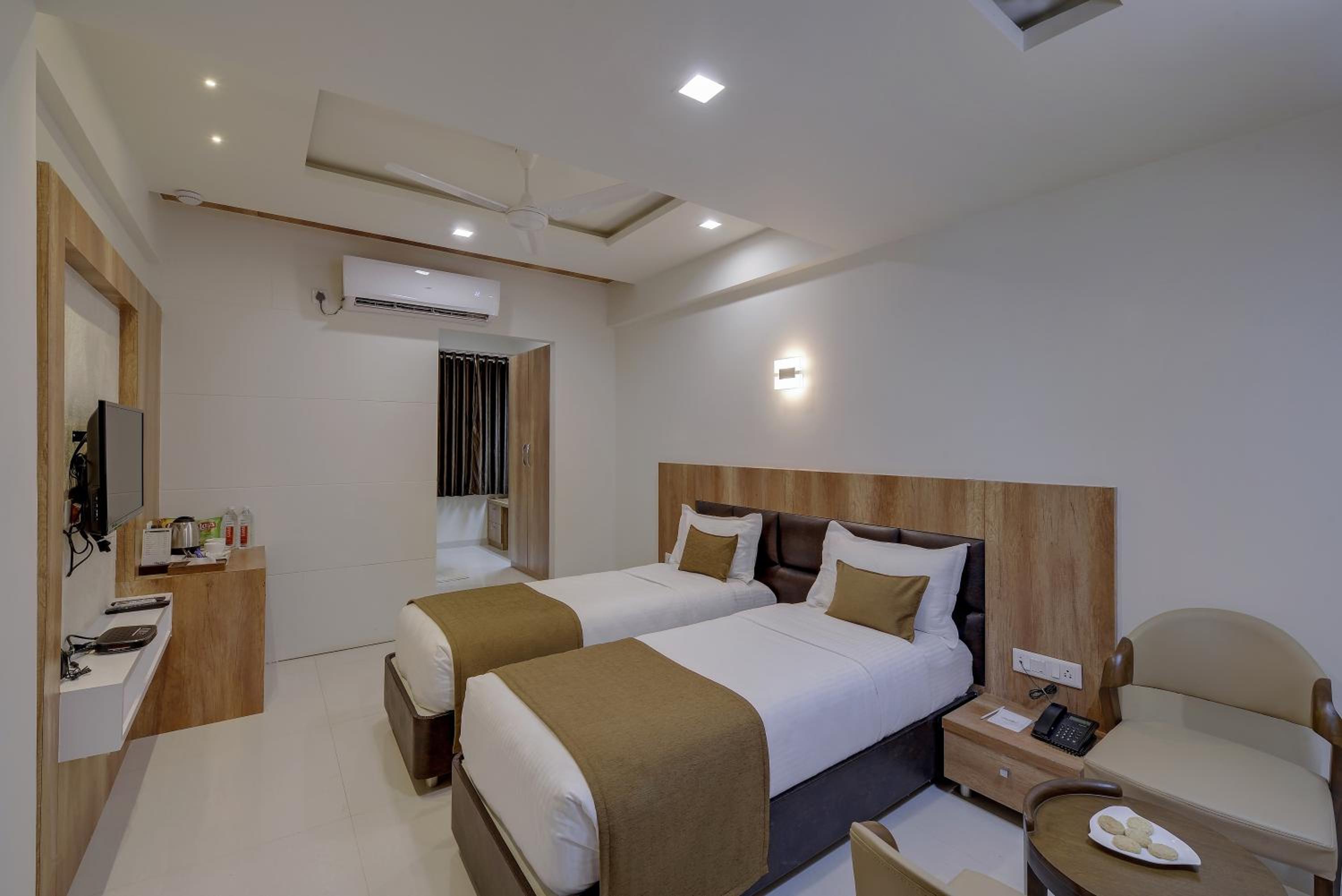 Deluxe Room - Photo 3