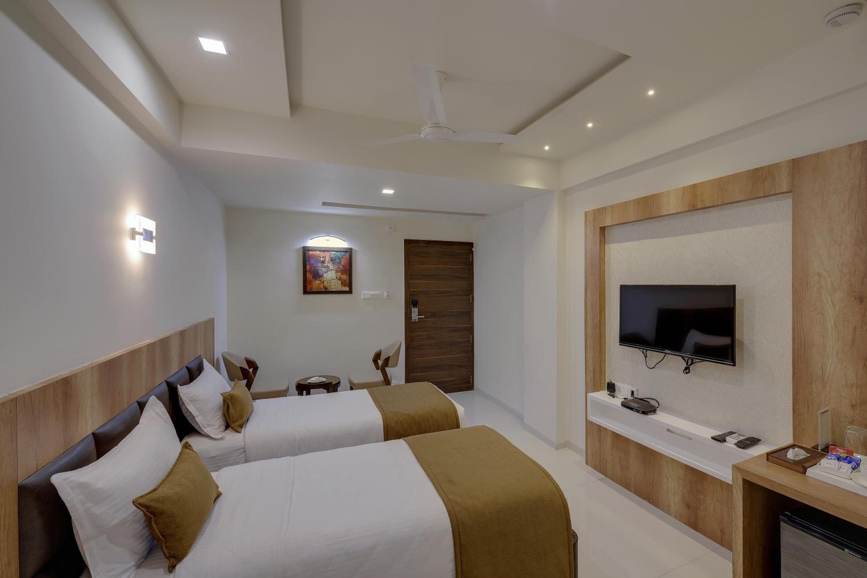 Deluxe Room - Photo 2