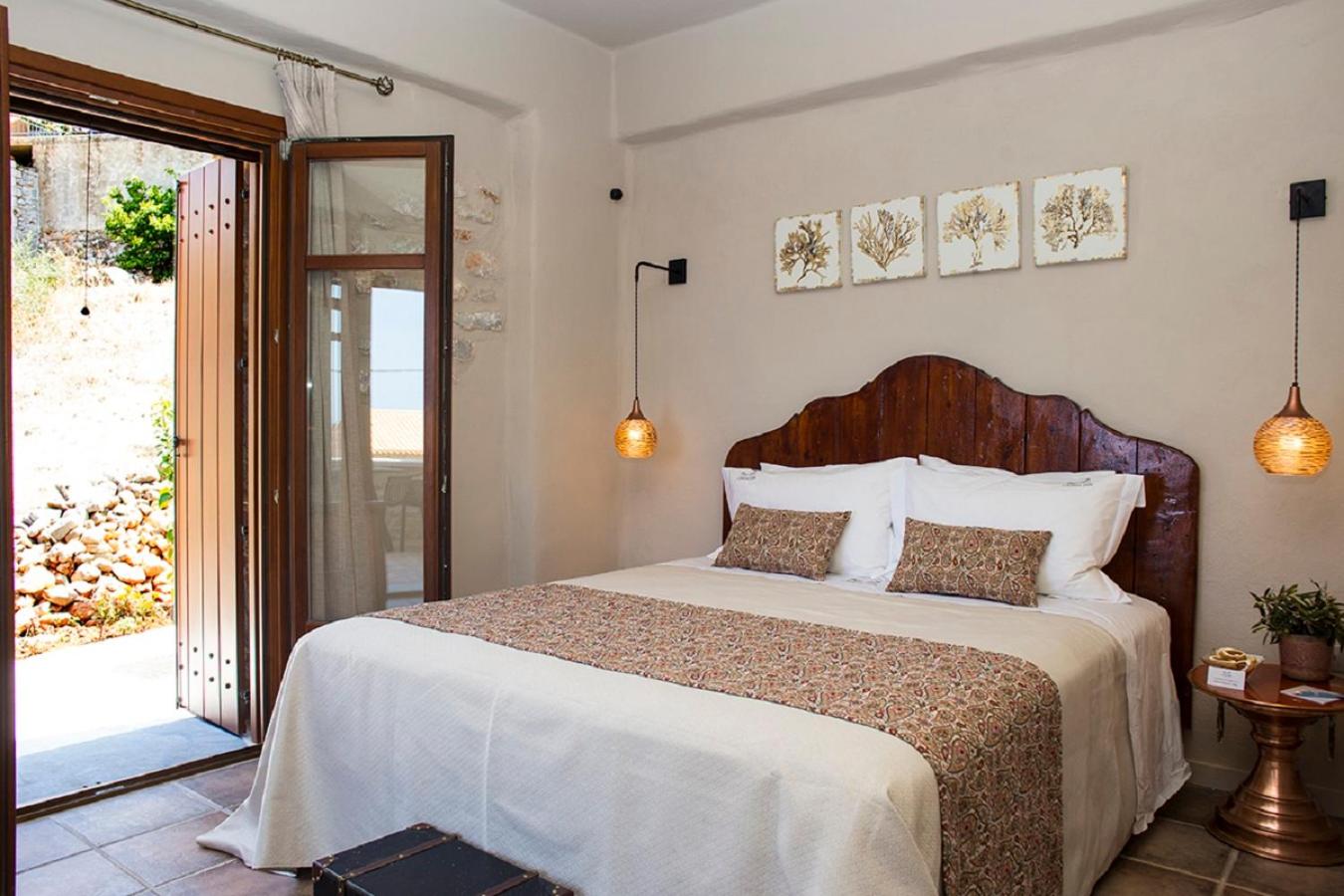 Deluxe Double Room with garden and Sea View