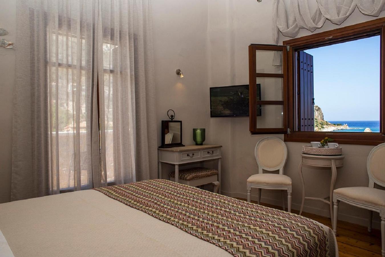 Deluxe Double Room with Balcony and Sea View