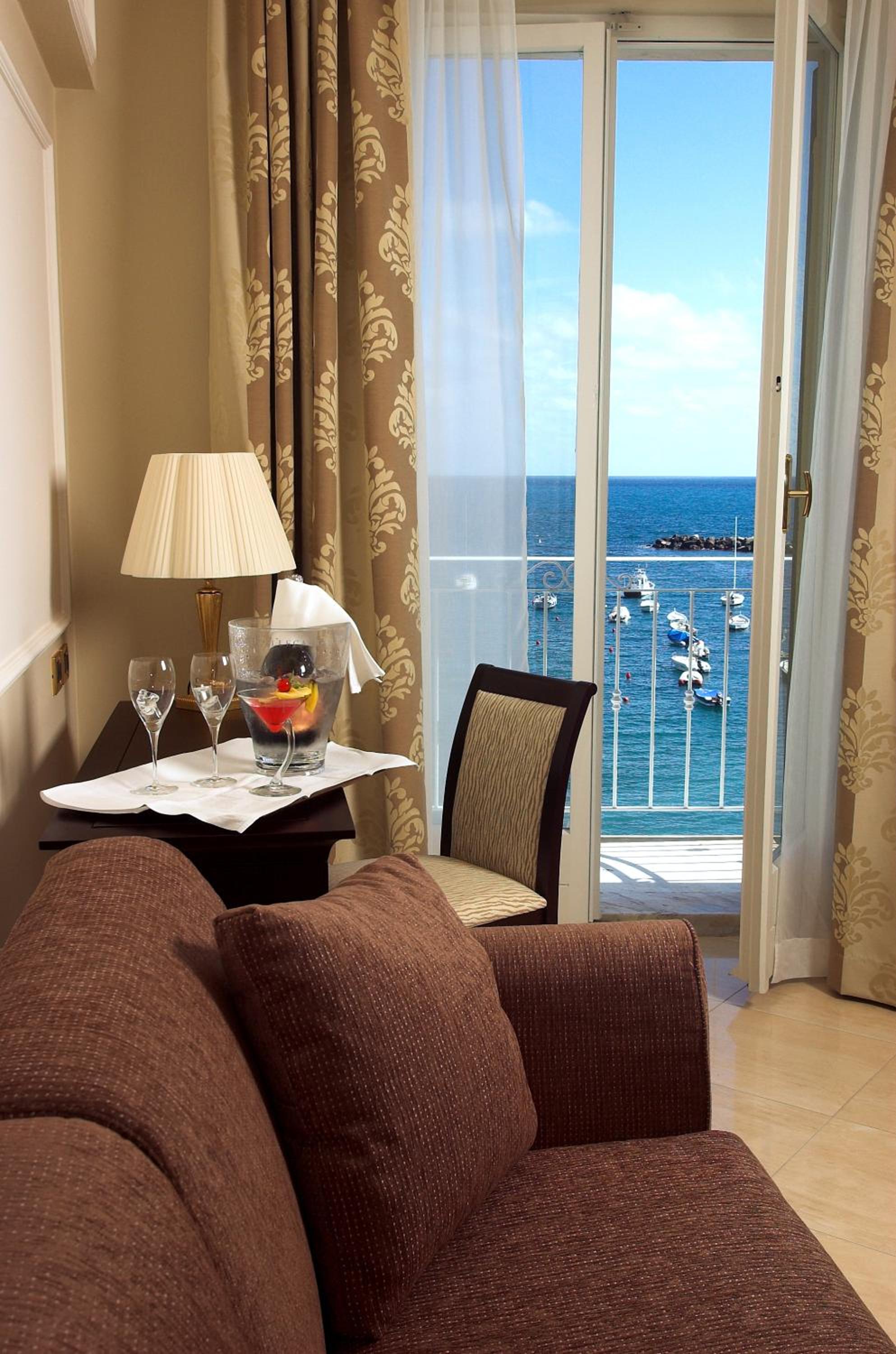 Junior Suite with Sea View - Photo 2