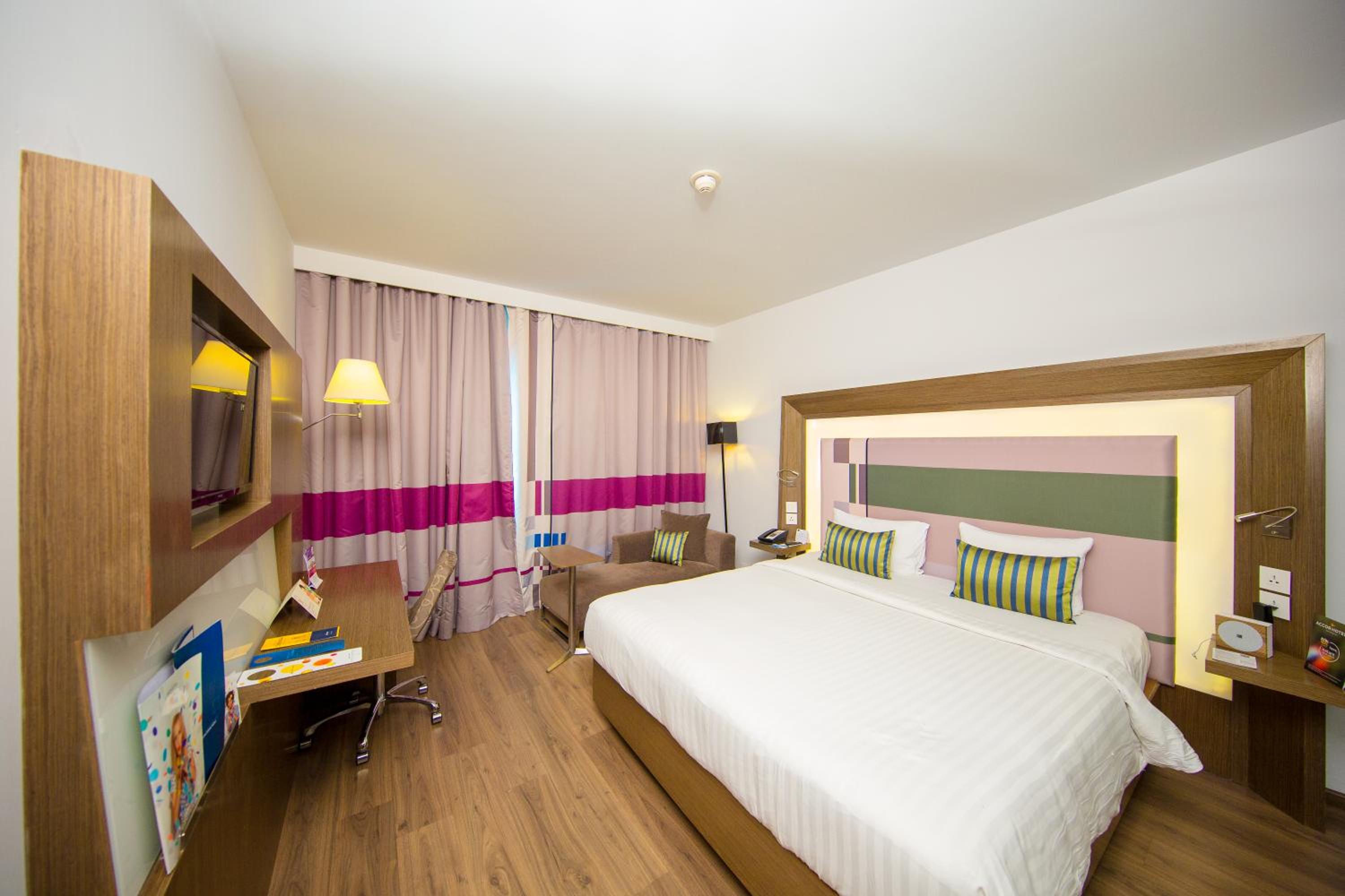 Superior Room - King Bed - 25% off on Food & Soft Beverages at Coffee Shop - Photo 6