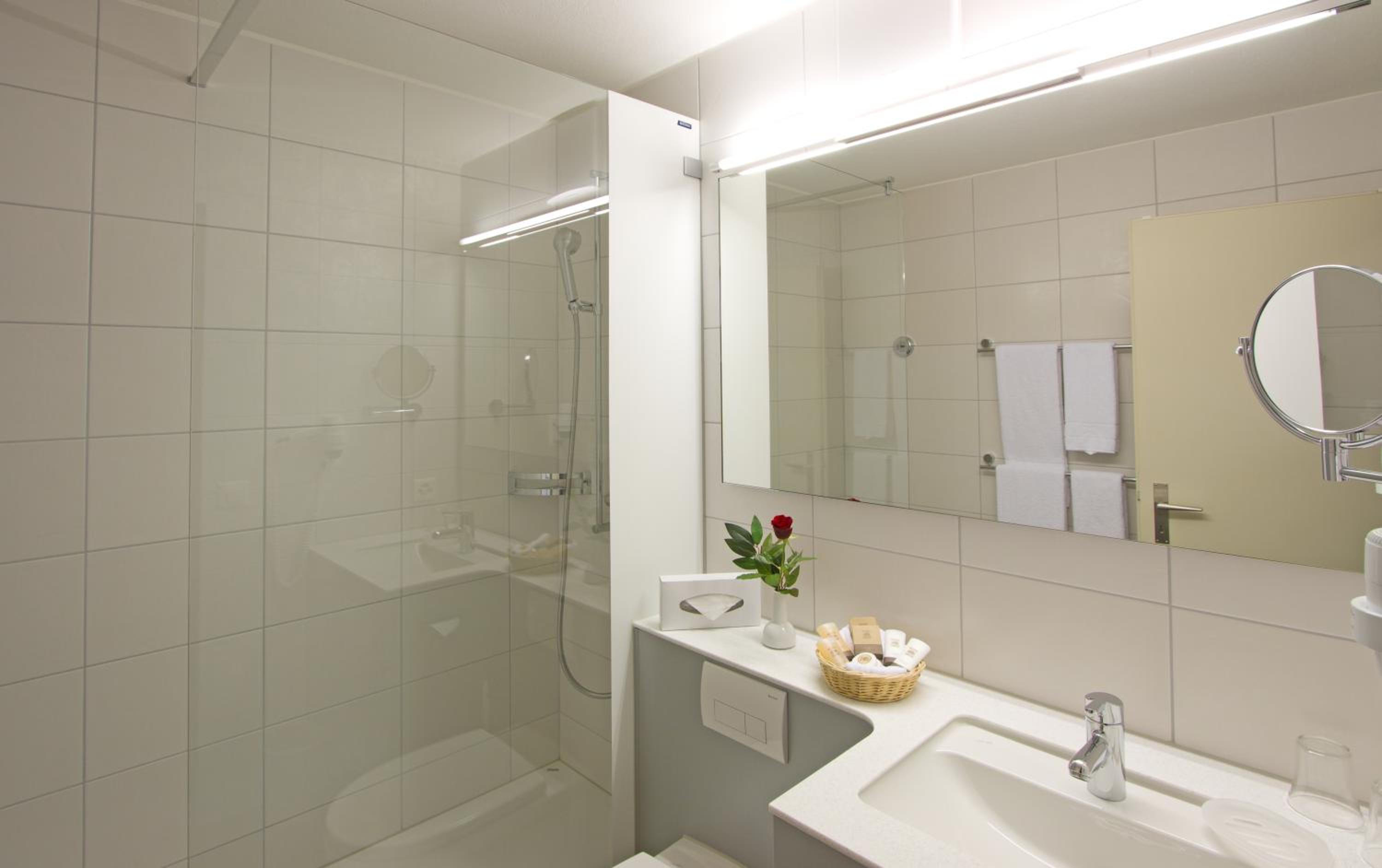 Superior Room West with Balcony - Photo 8