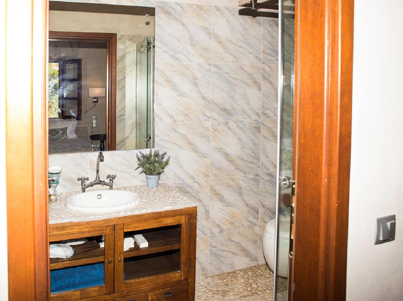 Deluxe Double or Twin Room with Sea View photo 2
