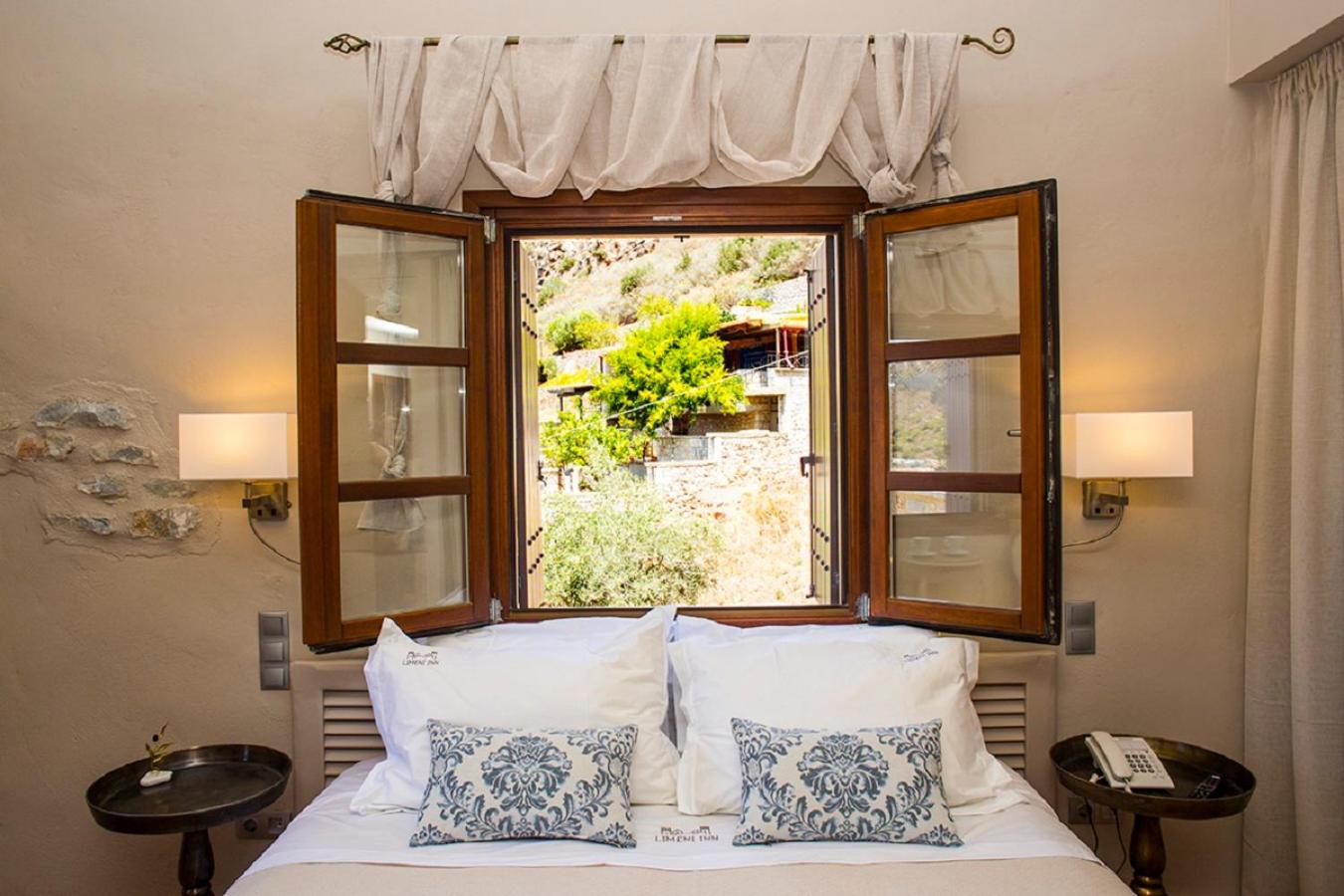 Deluxe Double or Twin Room with Sea View photo 3