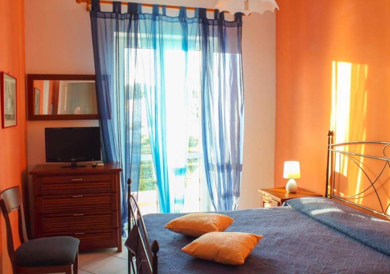 Double Room with Balcony and Sea View - Photo 6