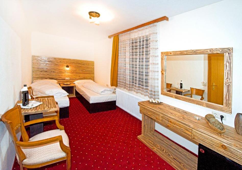 Budget Twin Room - Photo 1