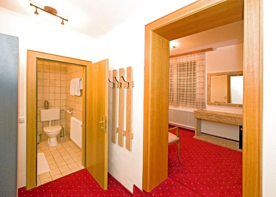 Budget Twin Room - Photo 2