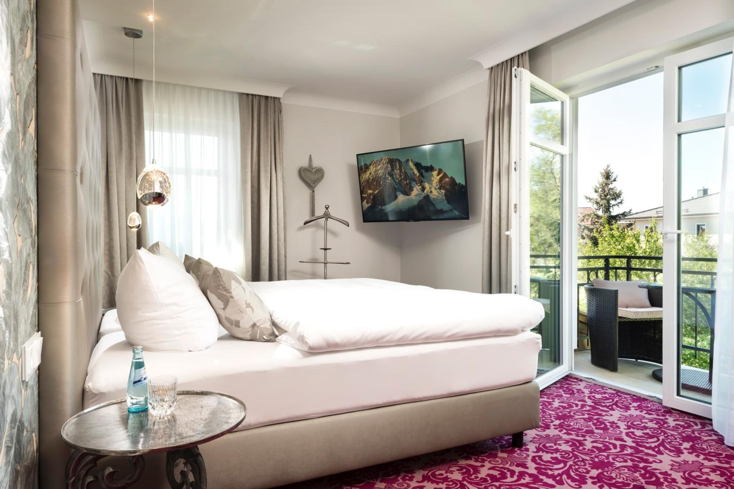 Junior Suite with Balcony photo 1