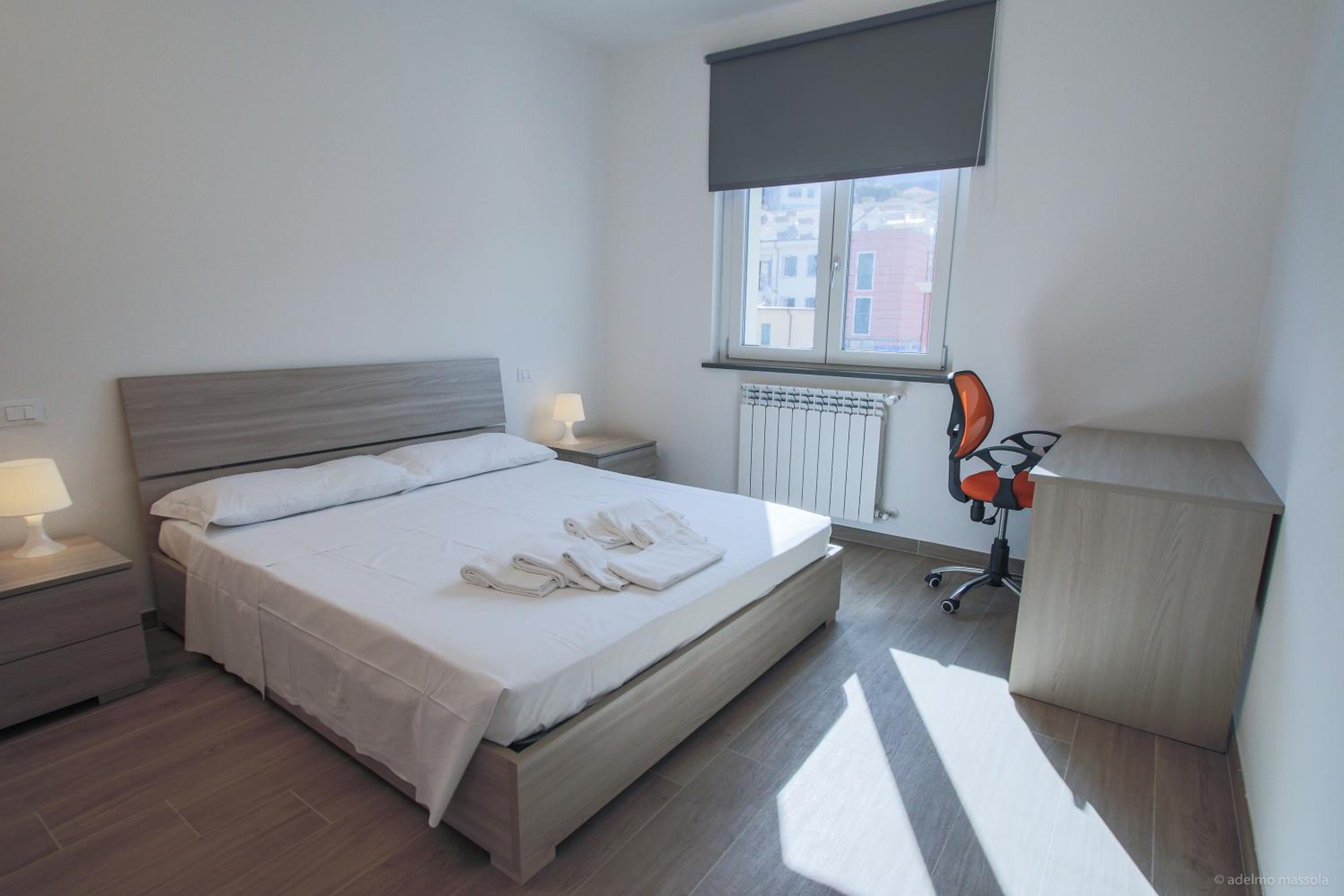 Deluxe Three-Bedroom Apartment with Balcony photo 3