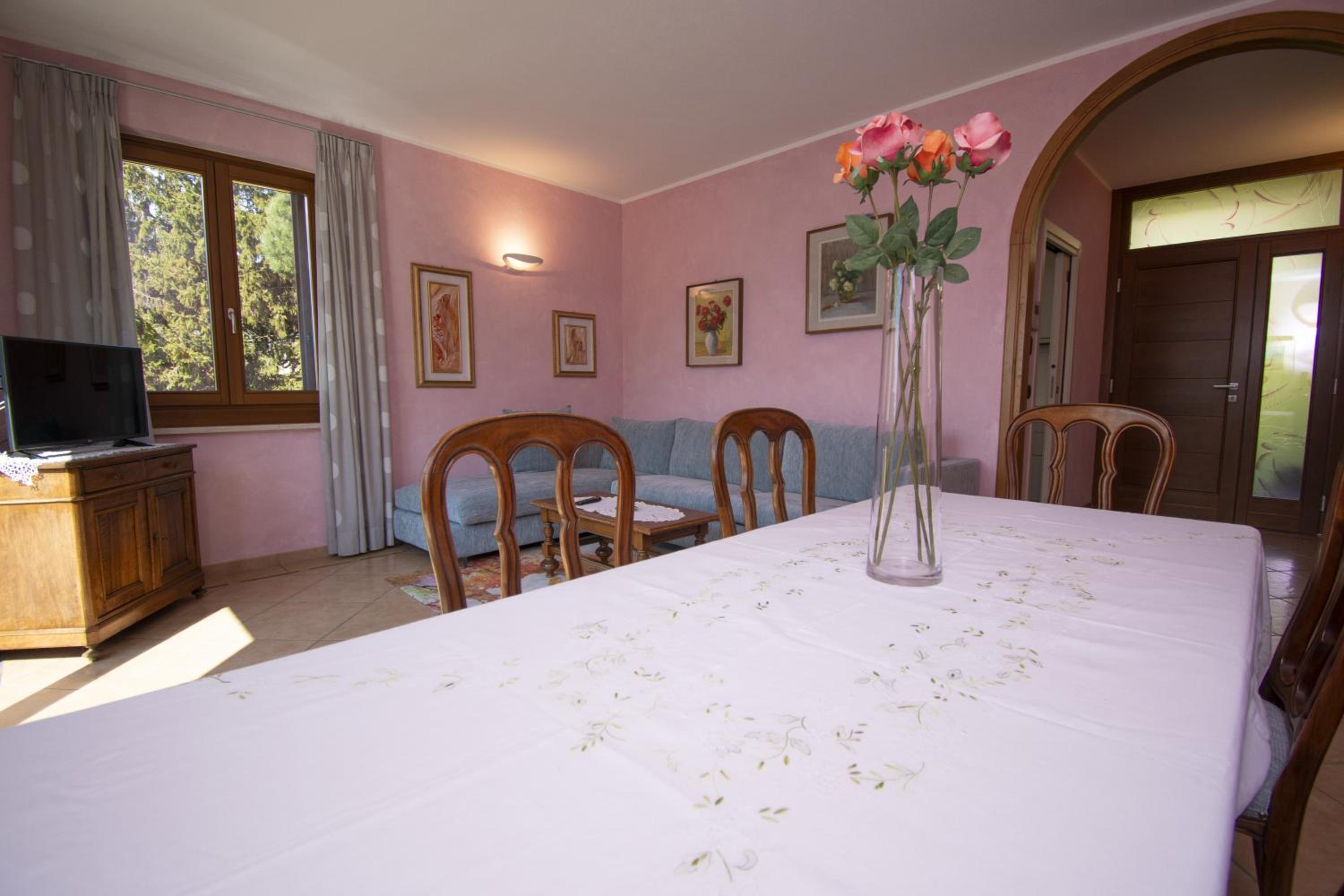 Two-Bedroom Deluxe Apartment with Balcony photo 2