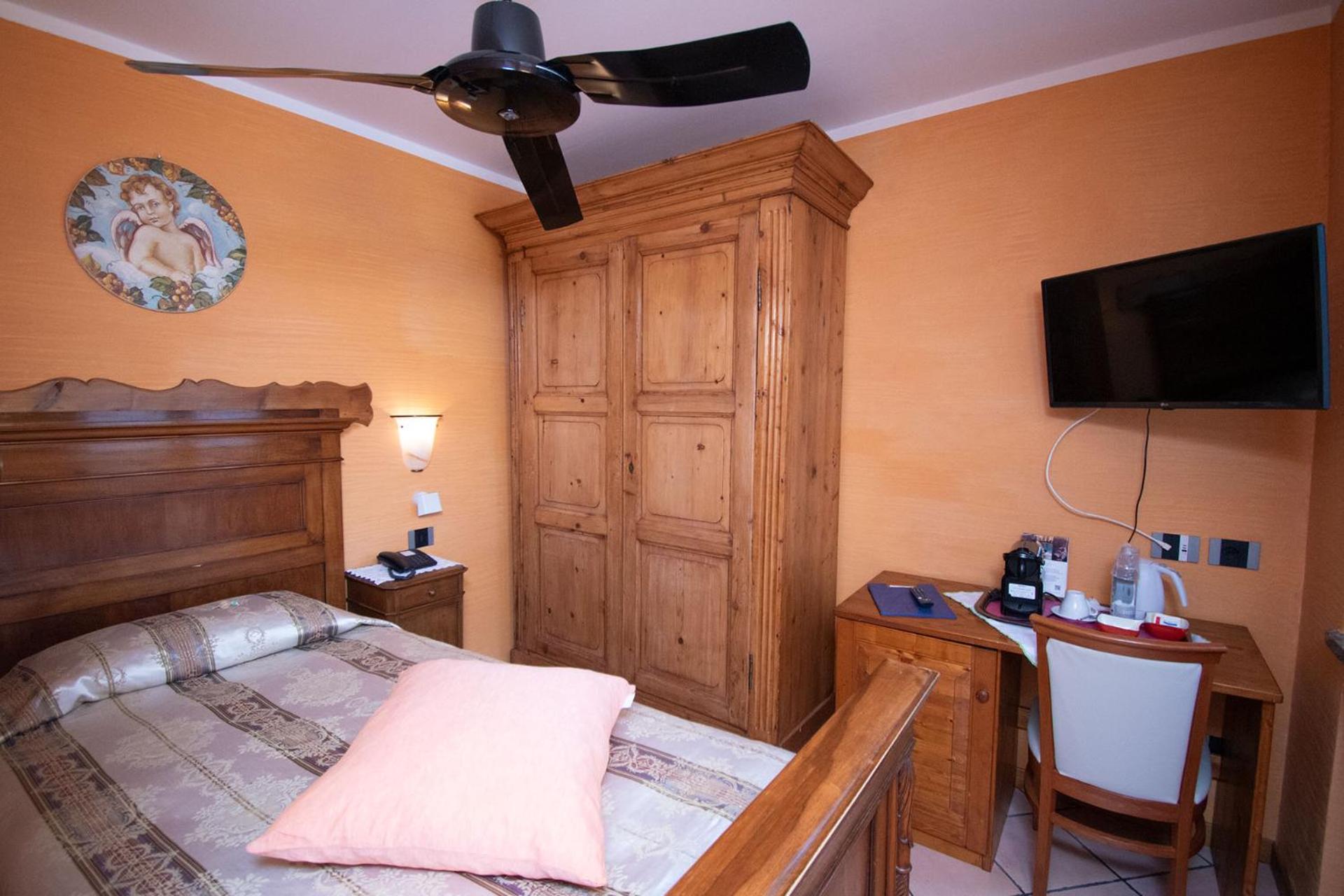 Classic Single Room with Shower photo 2